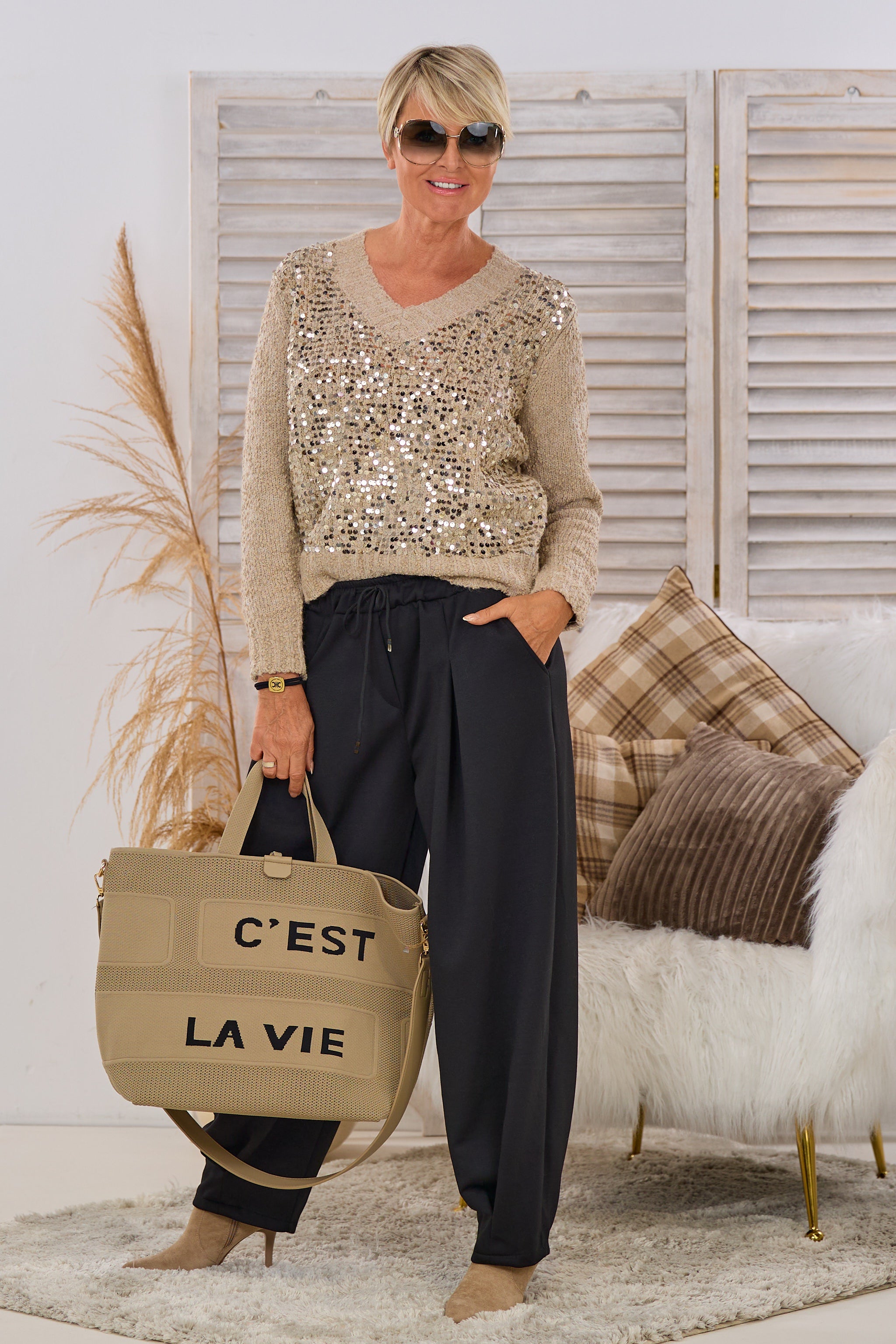 Cozy Hose mit Kellerfalten, schwarz