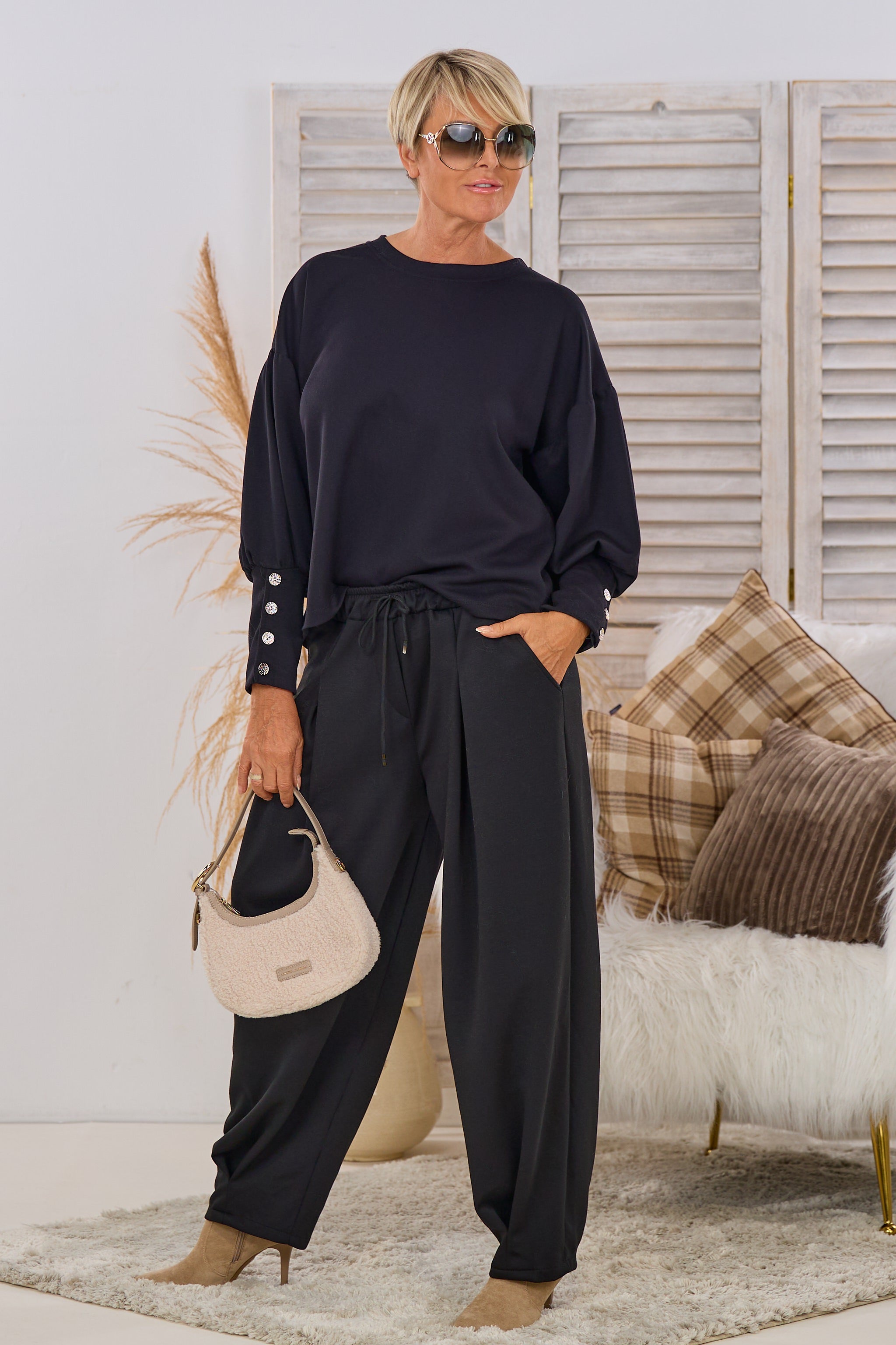 Cozy Shirt mit weiten Ärmeln, schwarz