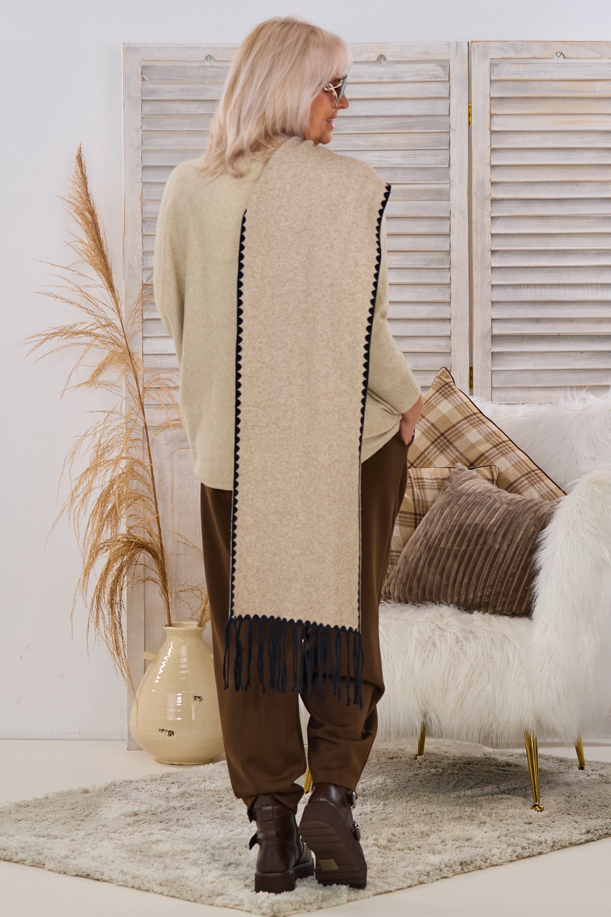 Pulli - quergestrickt mit Schal, beige