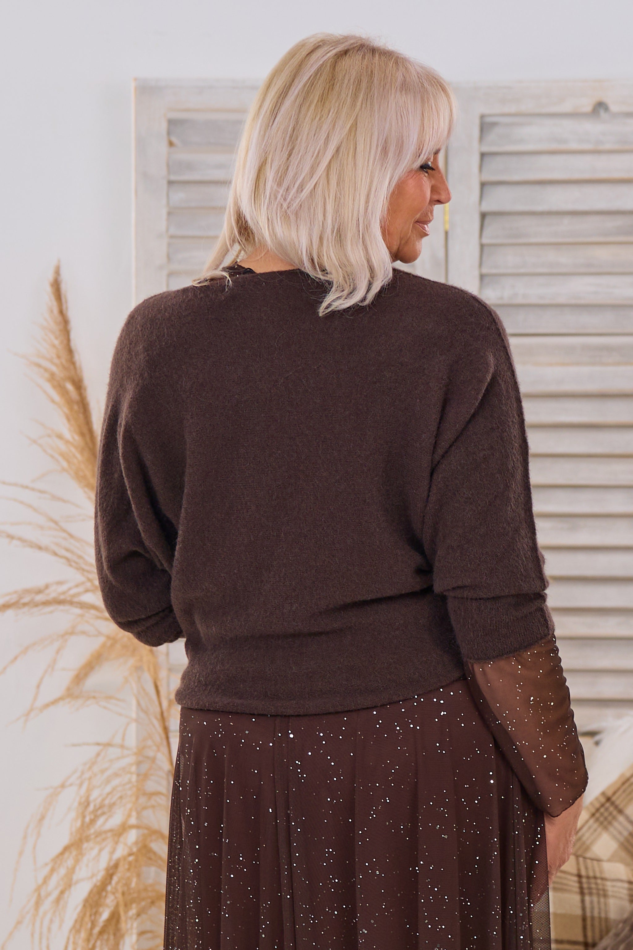 short sweater with bat sleeves, brown