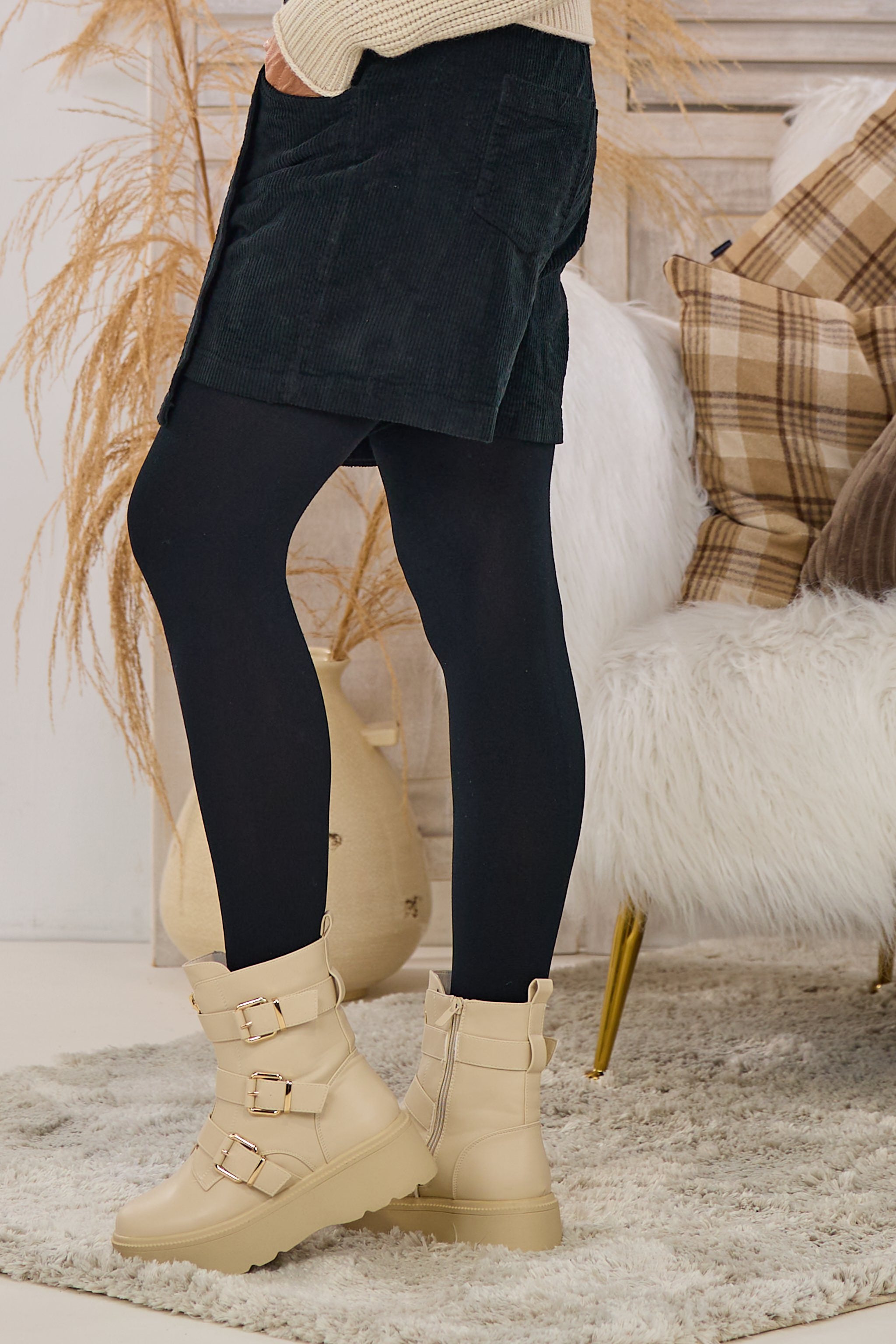 Kurzer Cord-Hosenrock, schwarz