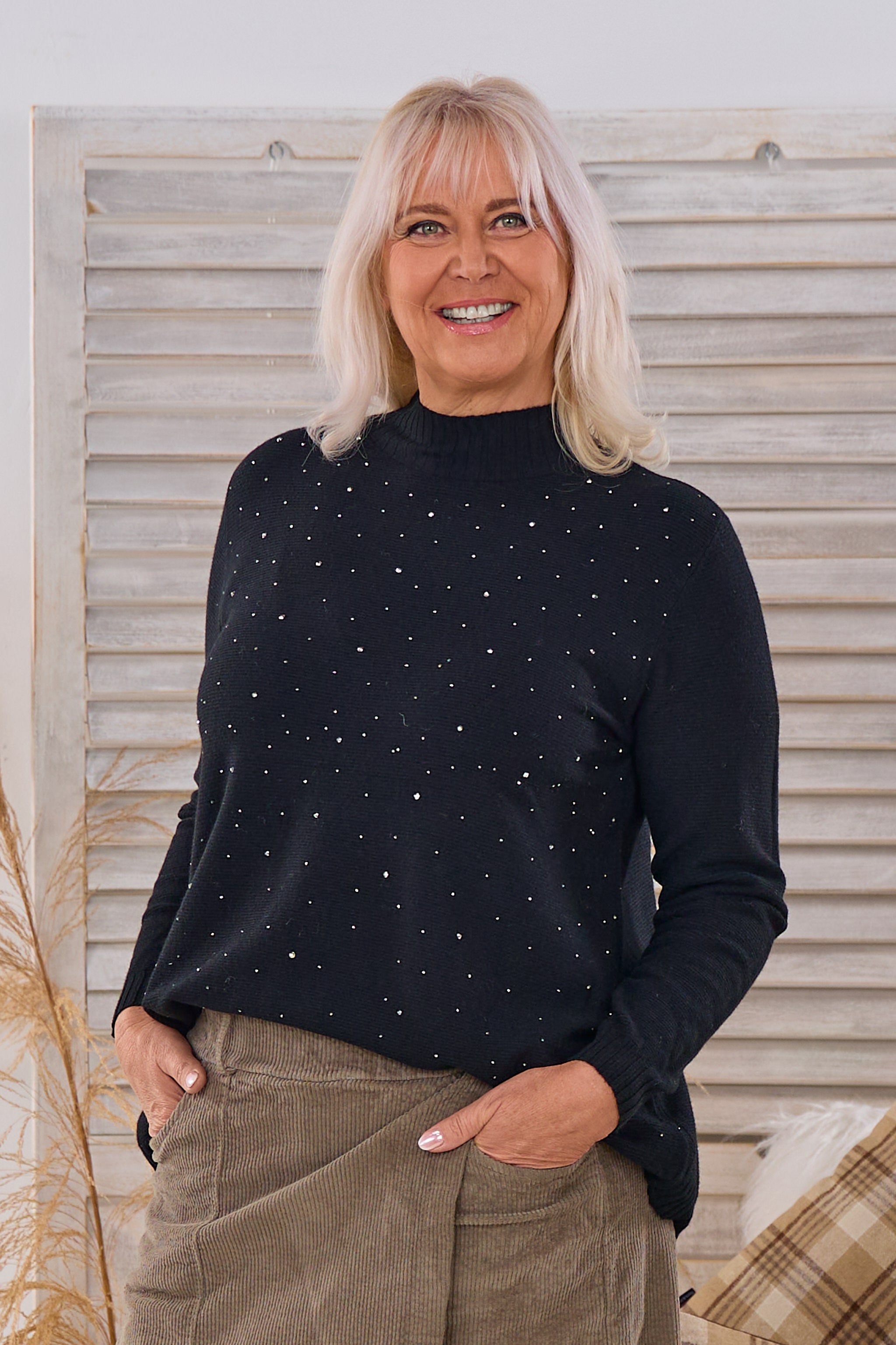 Feinstrickpulli mit Glitzersteinchen, schwarz