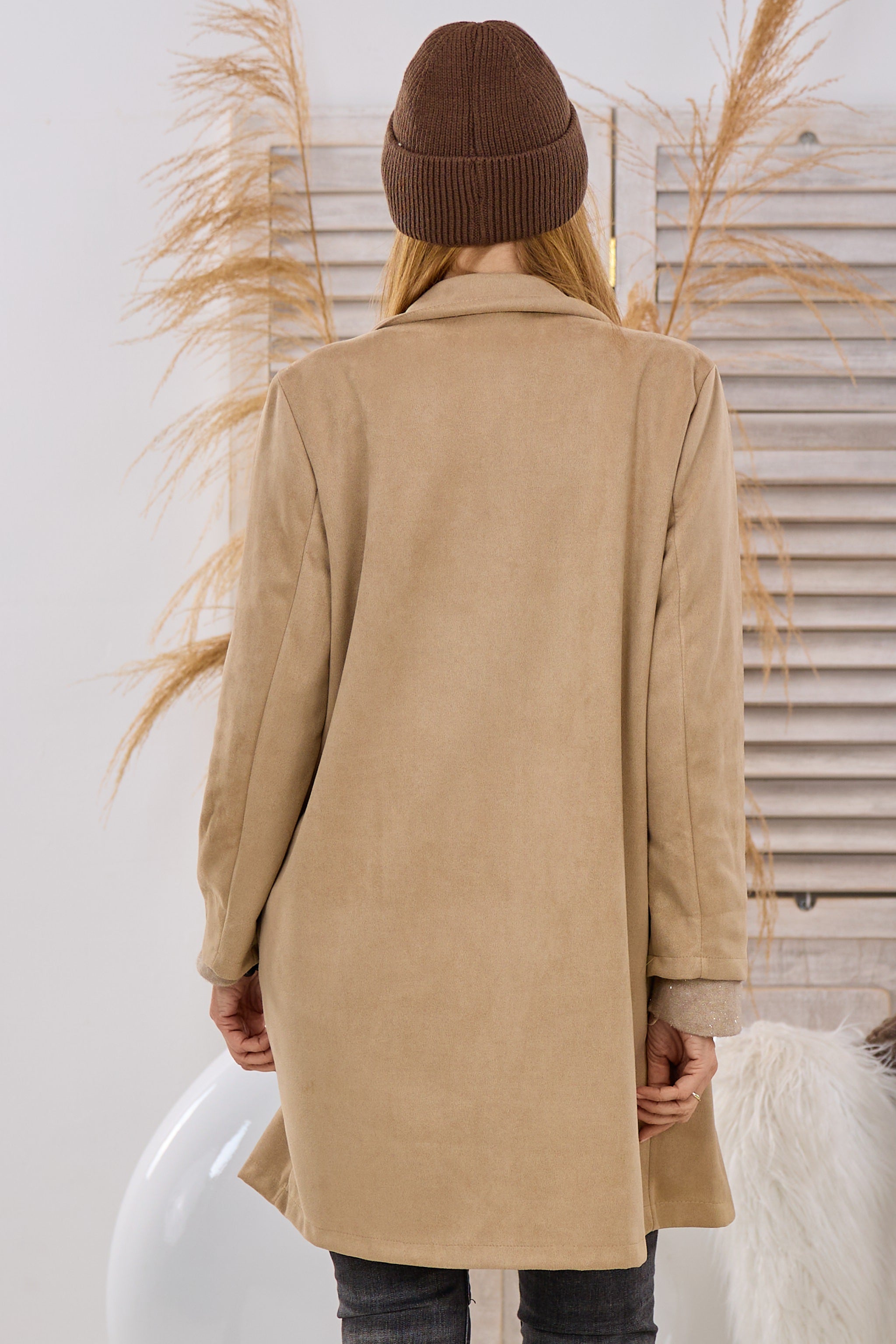 Kurzmantel in Veloursleder-Optik mit Brosche, camel