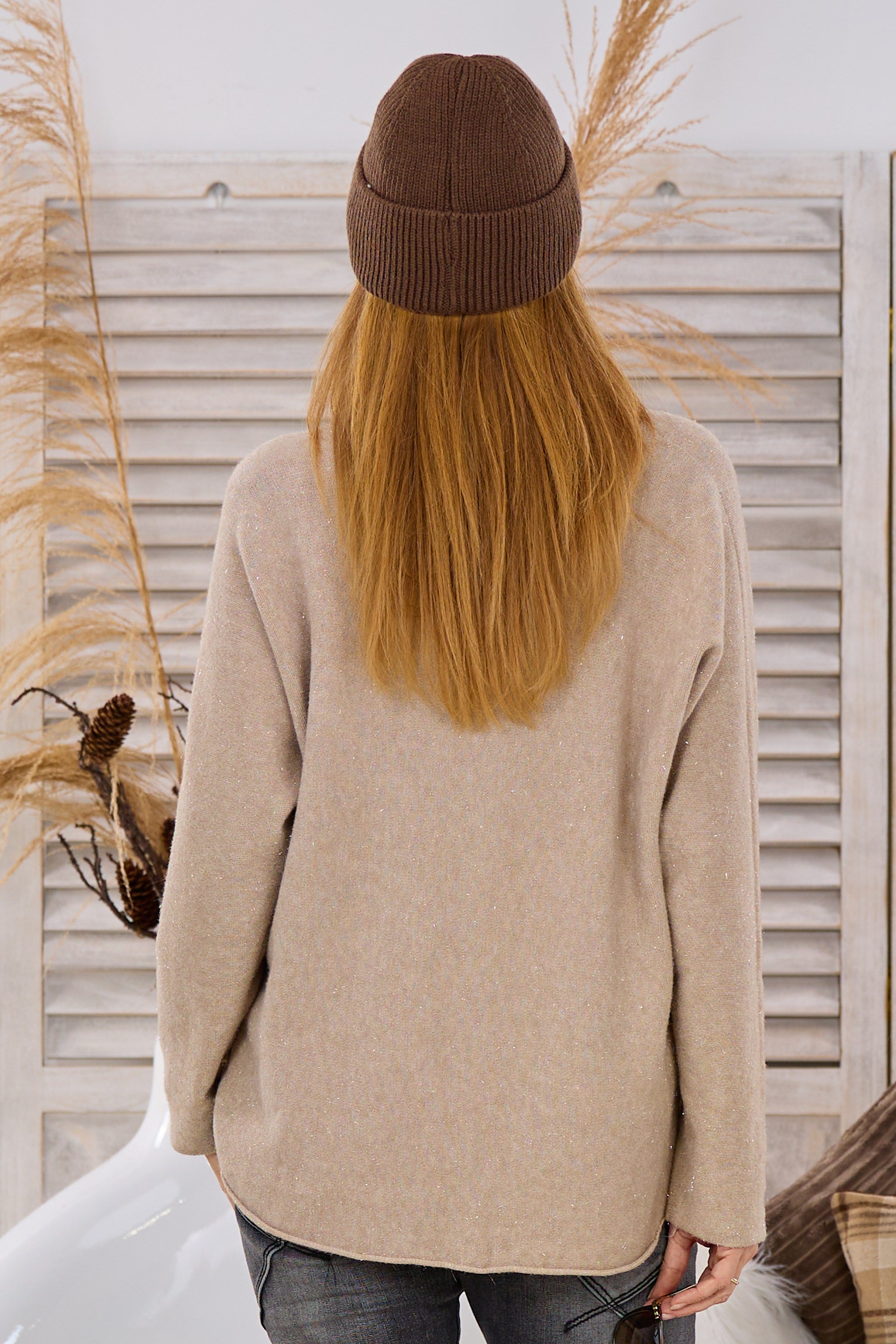 Strickpulli quergestrickt mit Silberfäden, beige