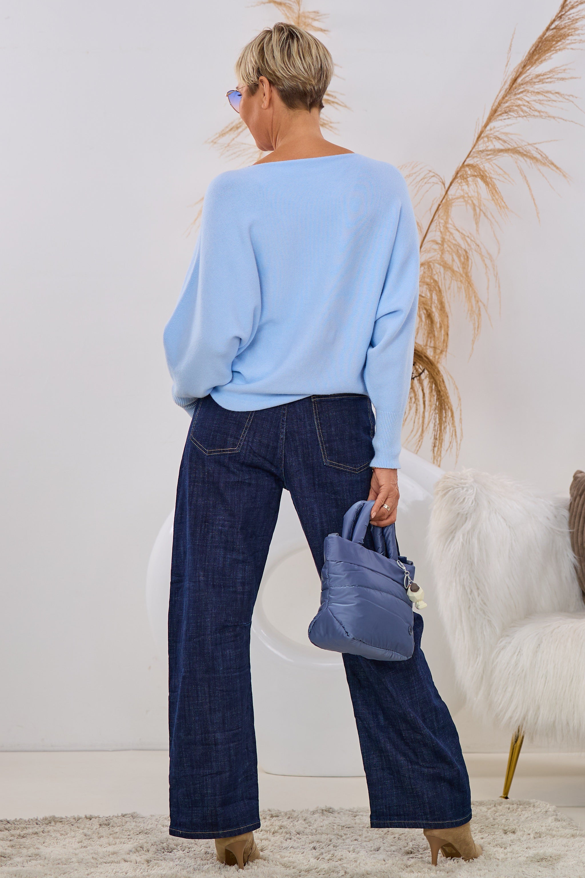 Feinstrickpulli mit Fledermausärmeln, hellblau