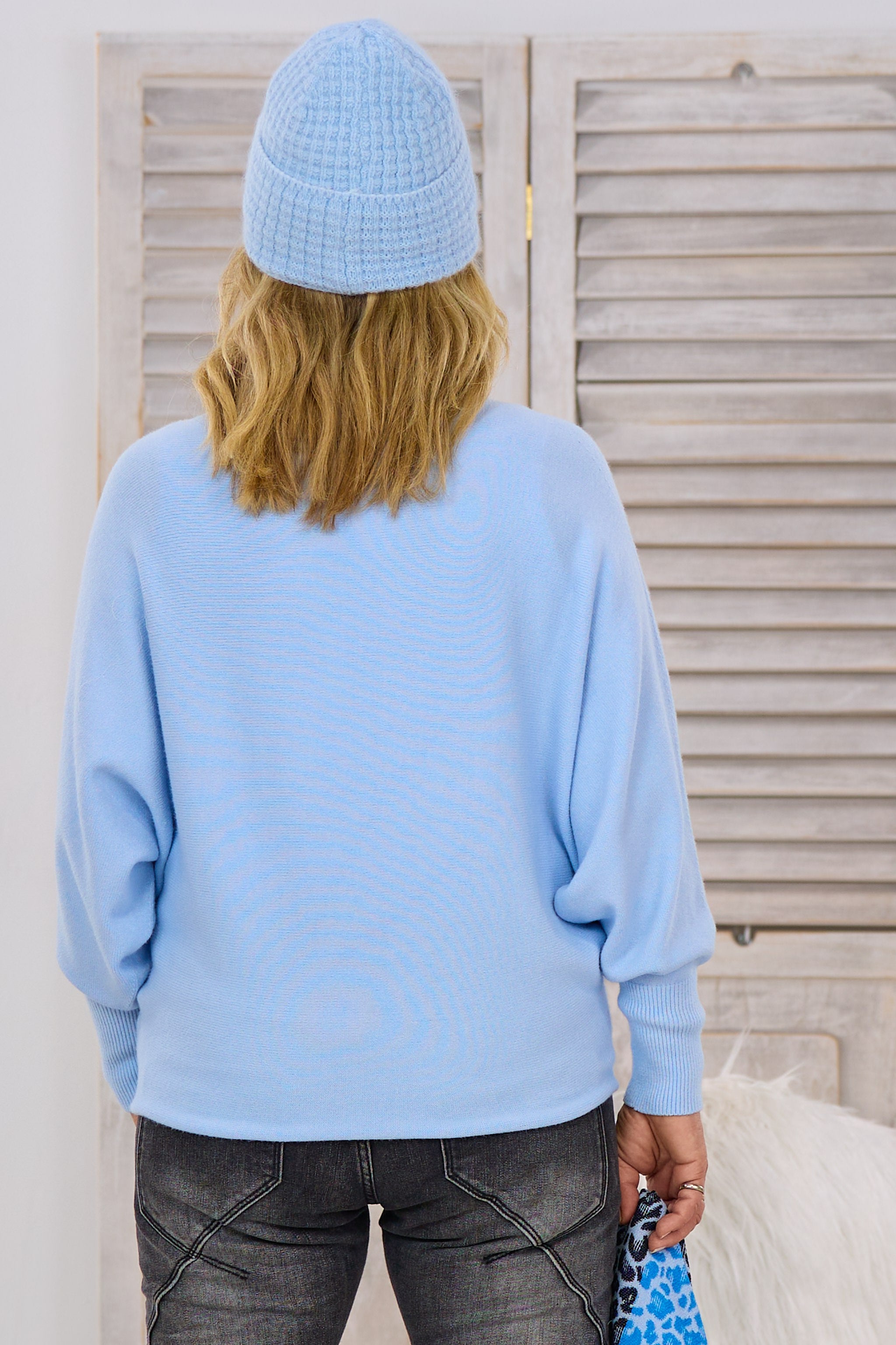 Feinstrickpulli mit Fledermausärmeln, hellblau