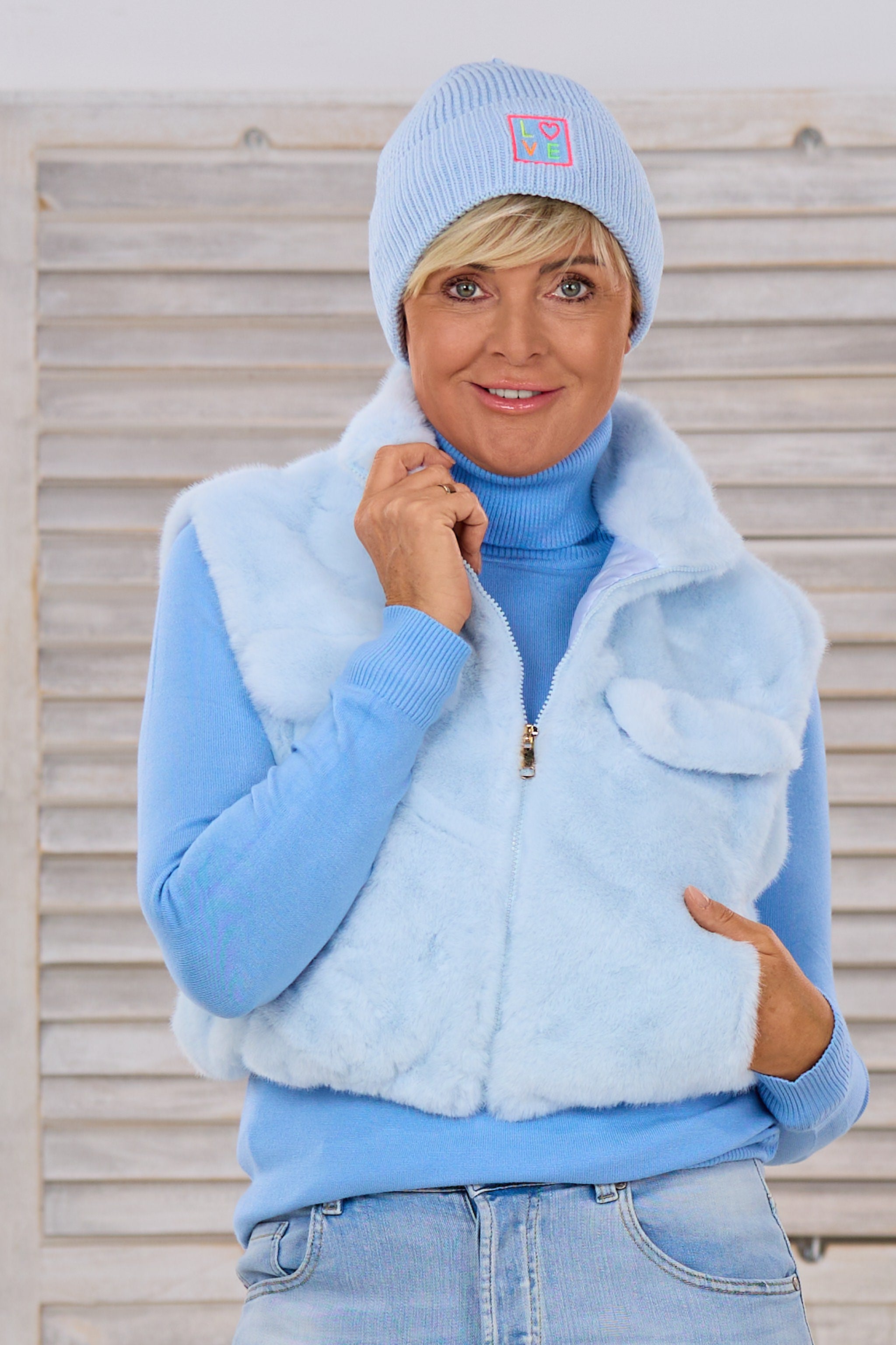 Kuschelige Fellweste mit Kragen, hellblau