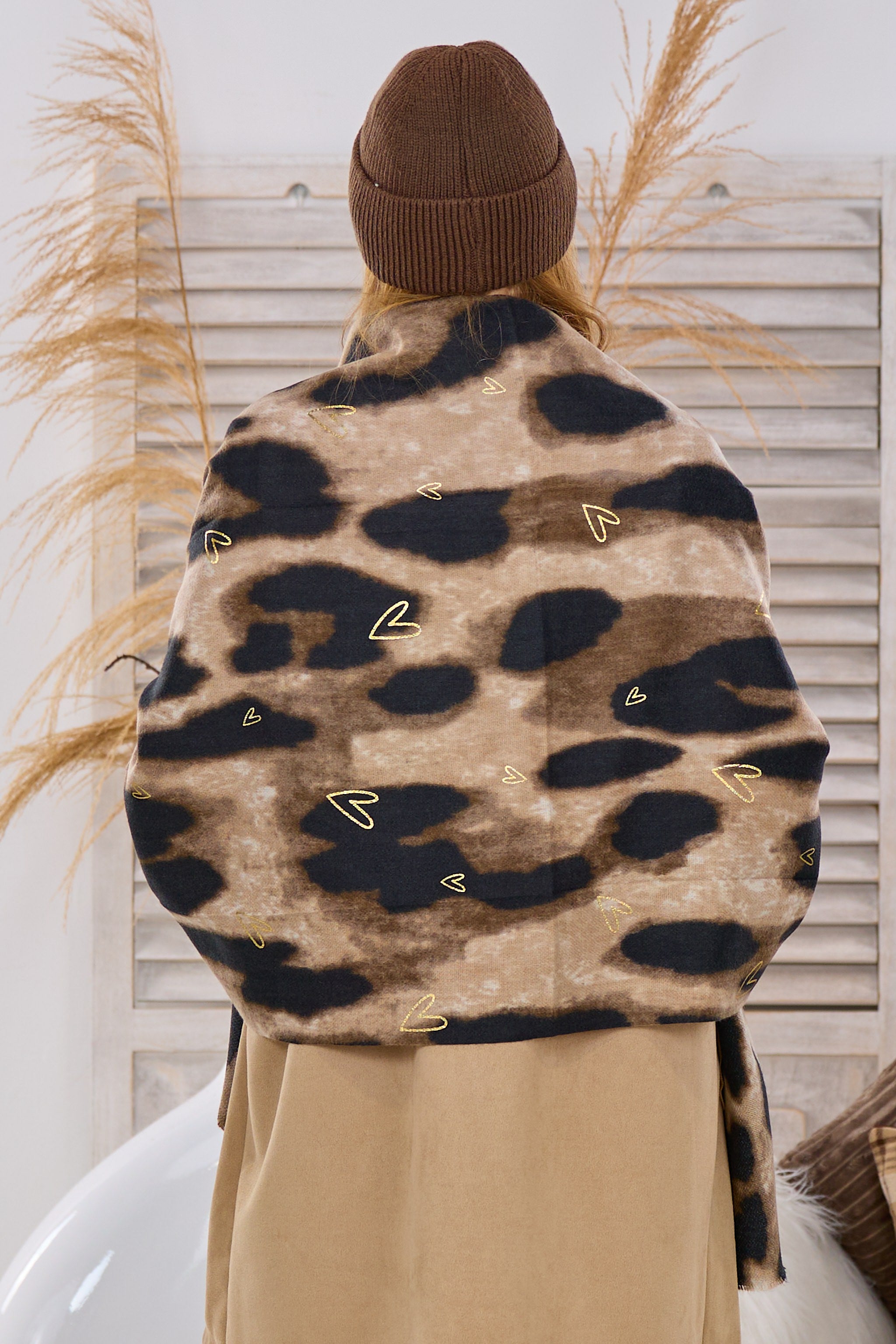 Schal im Leo-Design mit goldenen Herzen, leo-gold