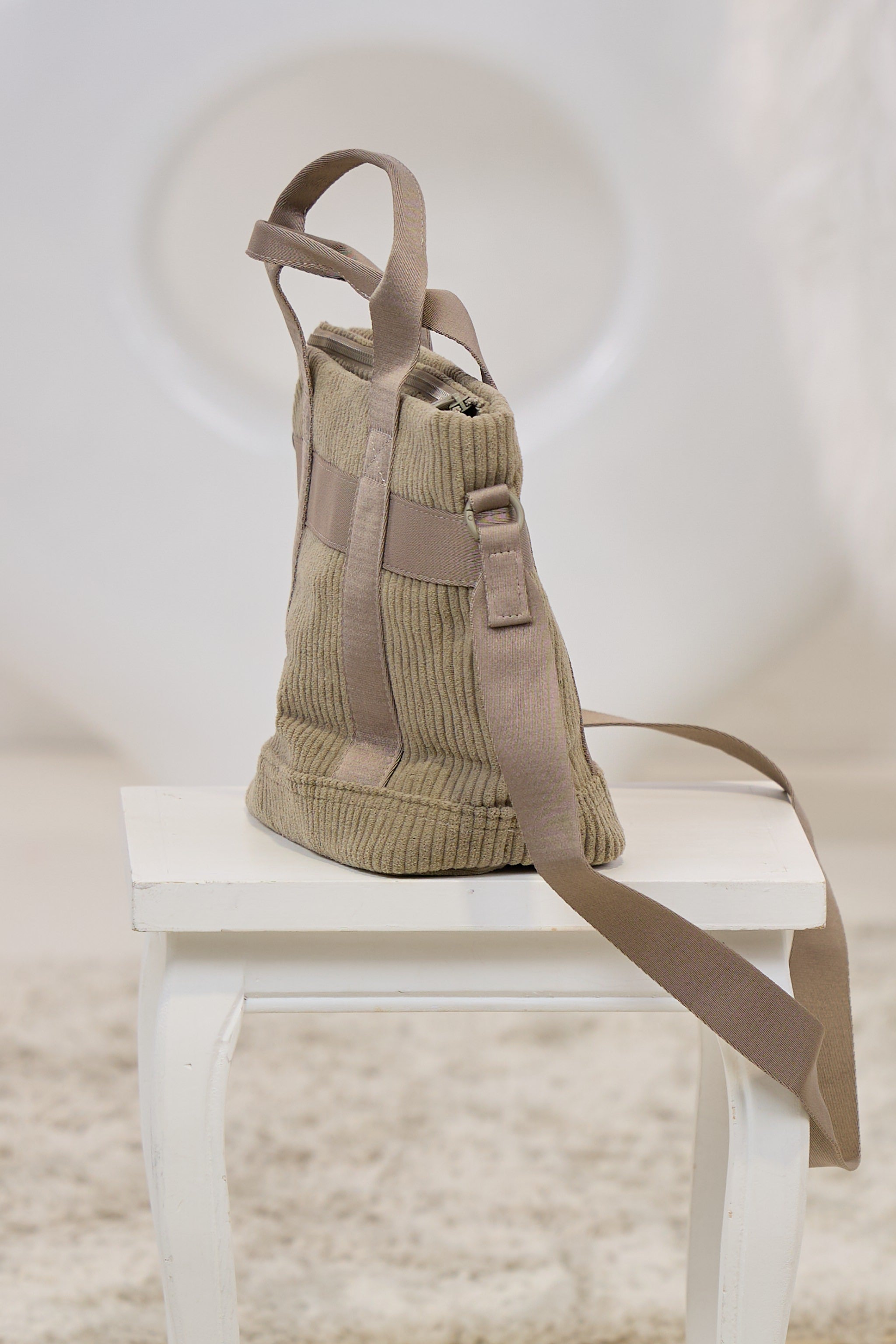 Cord Tasche mit Anhänger, stein