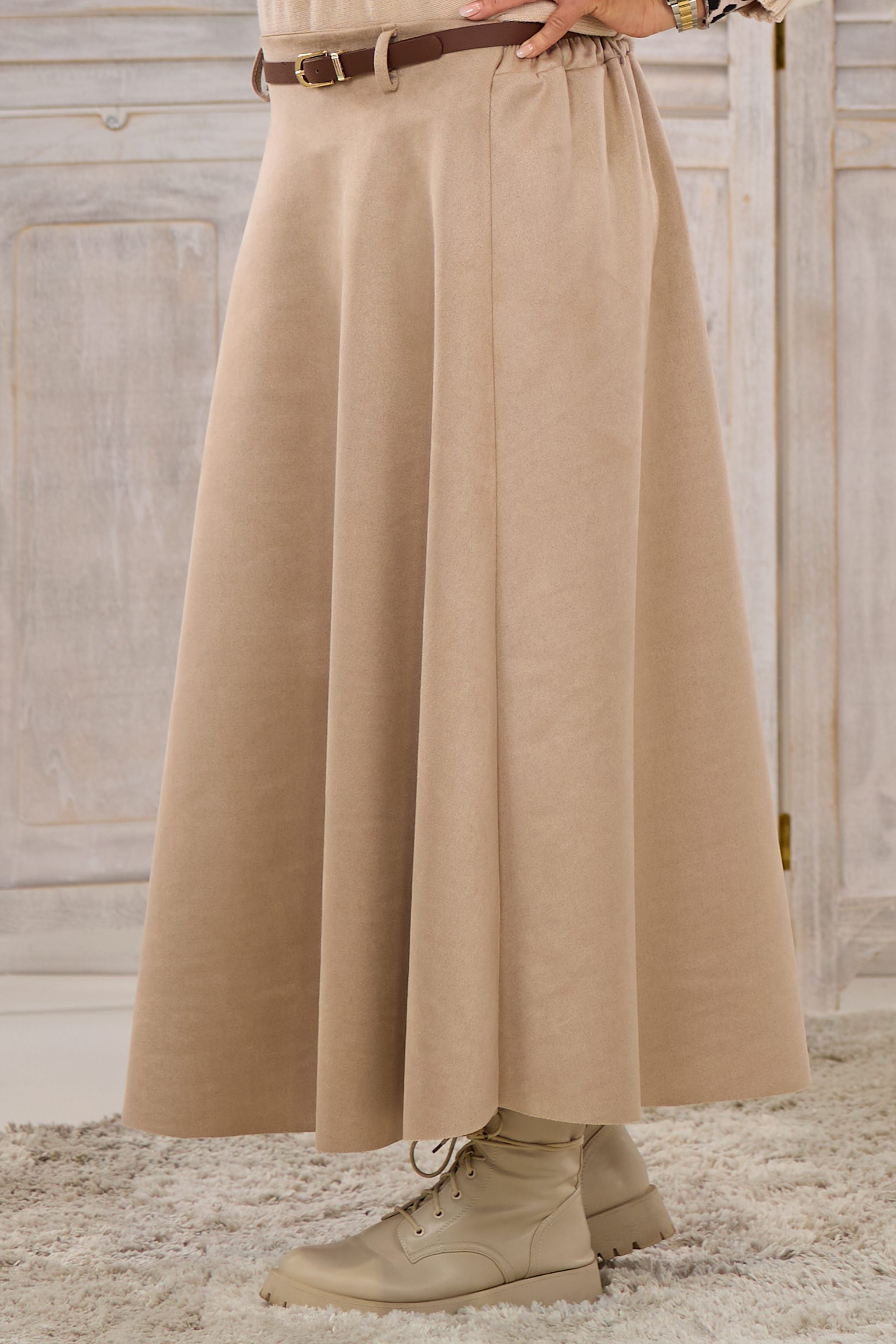 Langer Rock mit Gürtel in Veloursleder-Optik, taupe