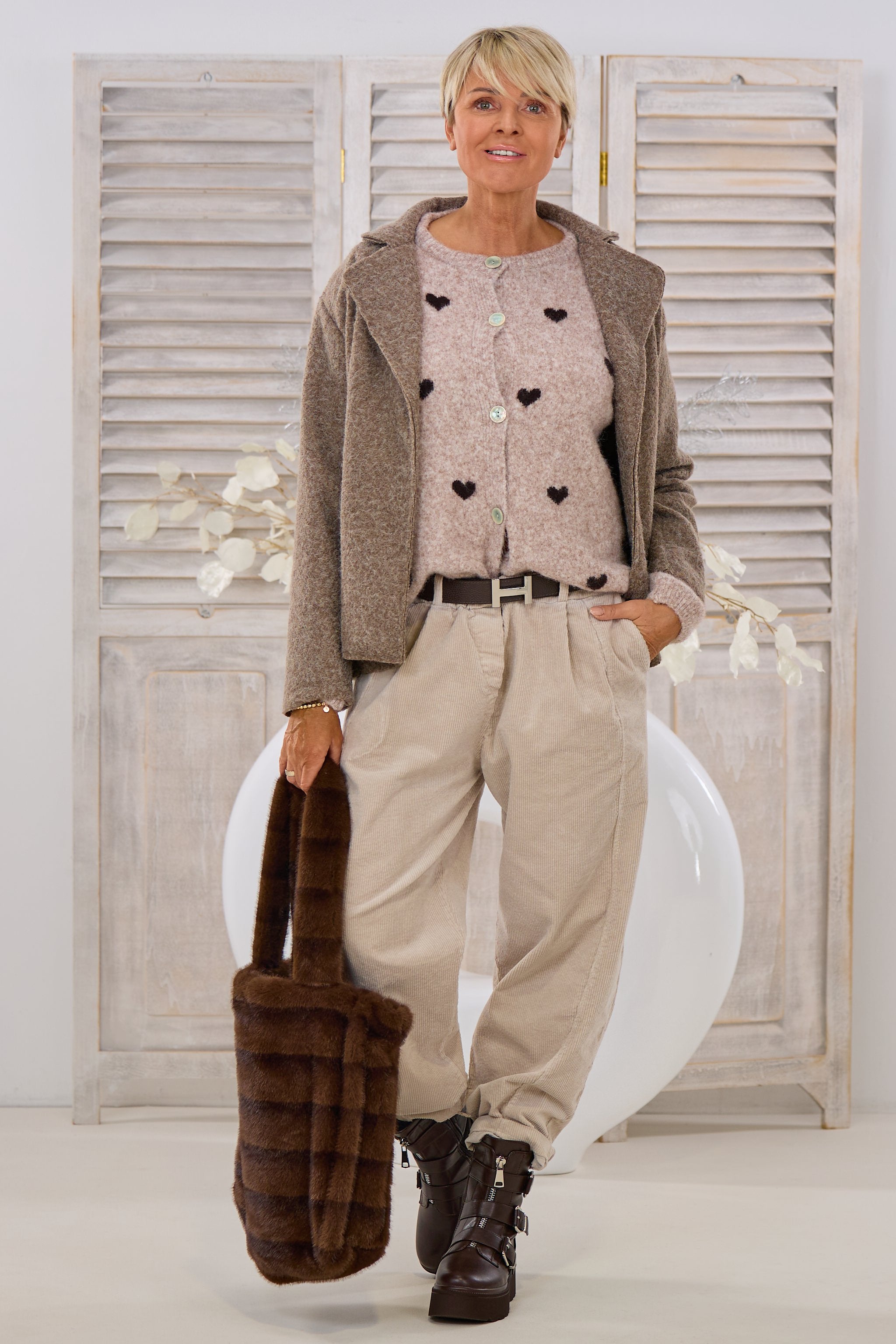 kuscheliger Cardigan mit Herzen, beige
