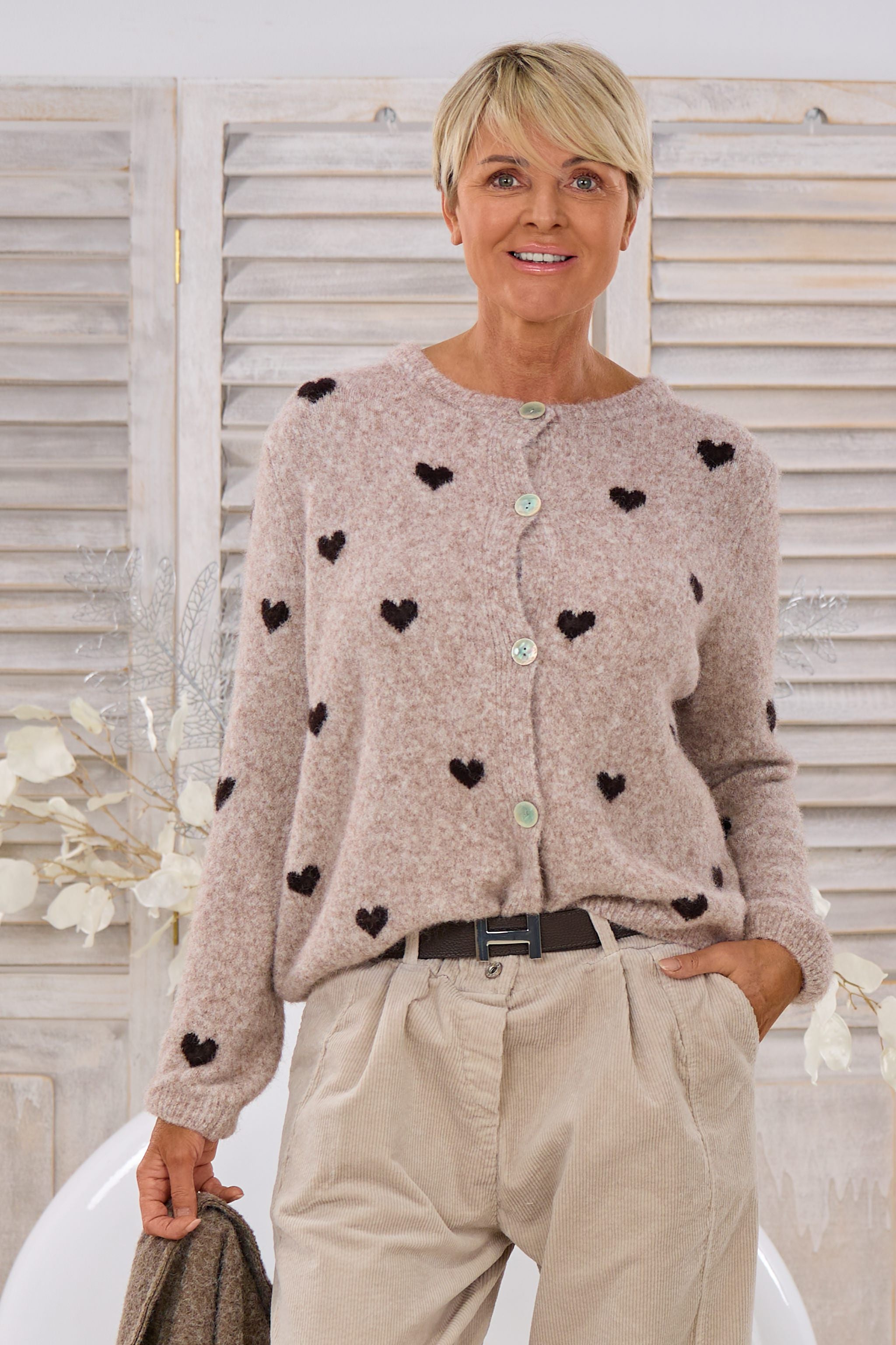 kuscheliger Cardigan mit Herzen, beige