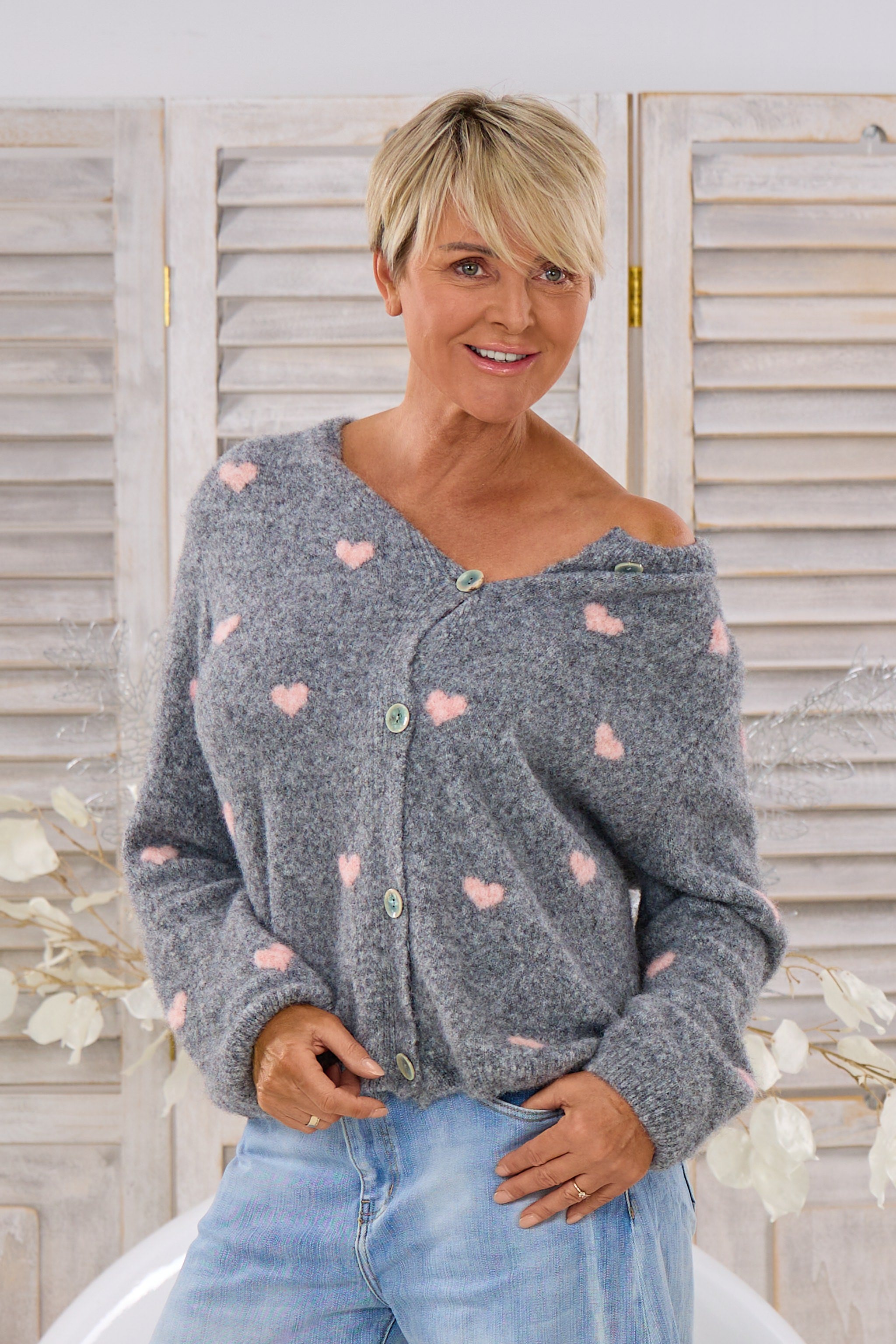 kuscheliger Cardigan mit Herzen, grau