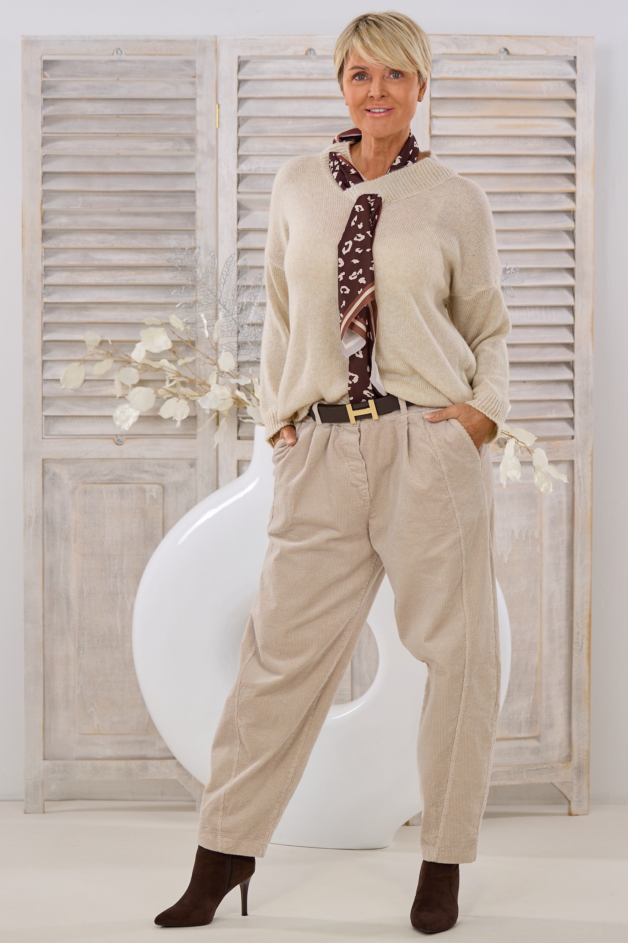 Cordhose mit Gürtel im Balloon-Style, beige