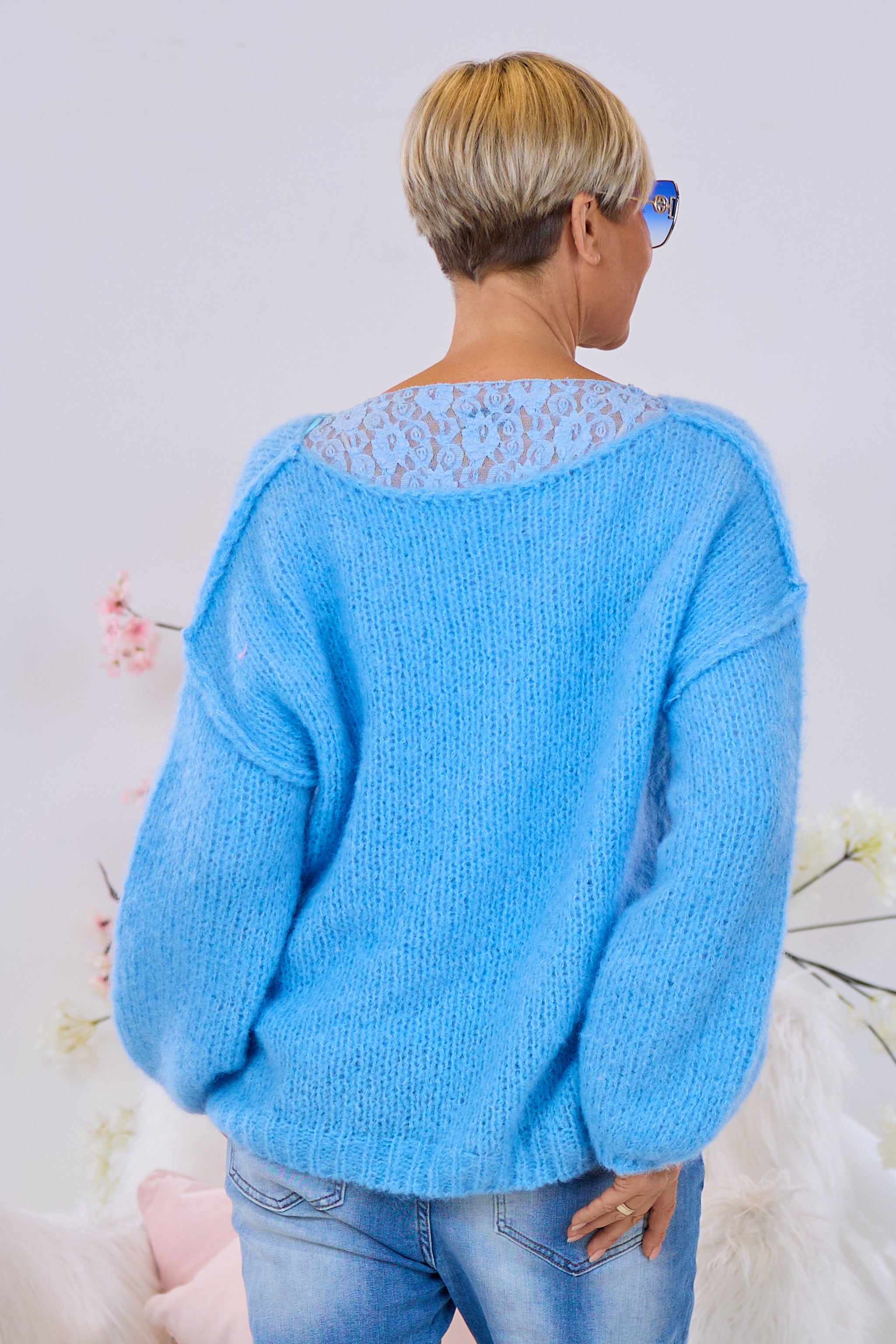 Grobstrick Pullover mit außenliegenden Nähten, hellblau