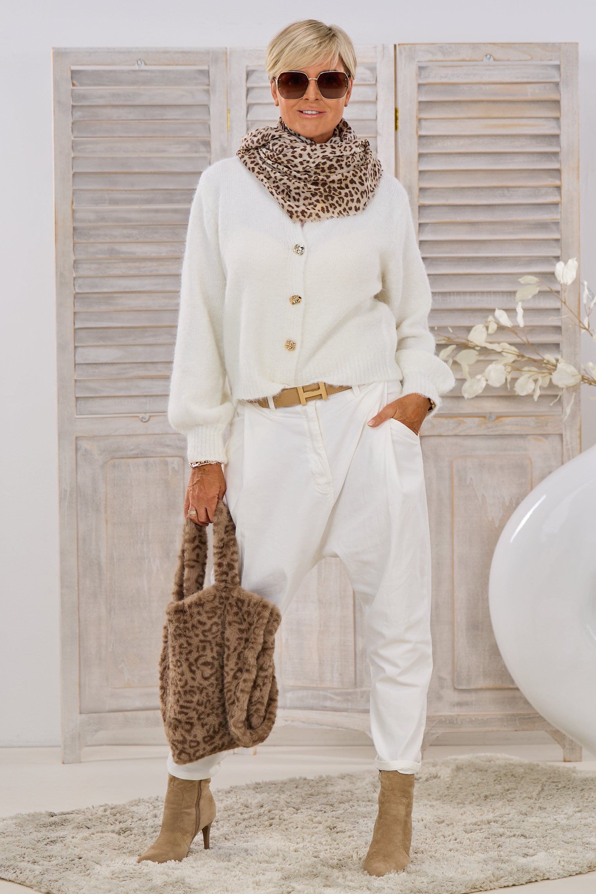 Baggy Jeans mit Bundfalten, weiß