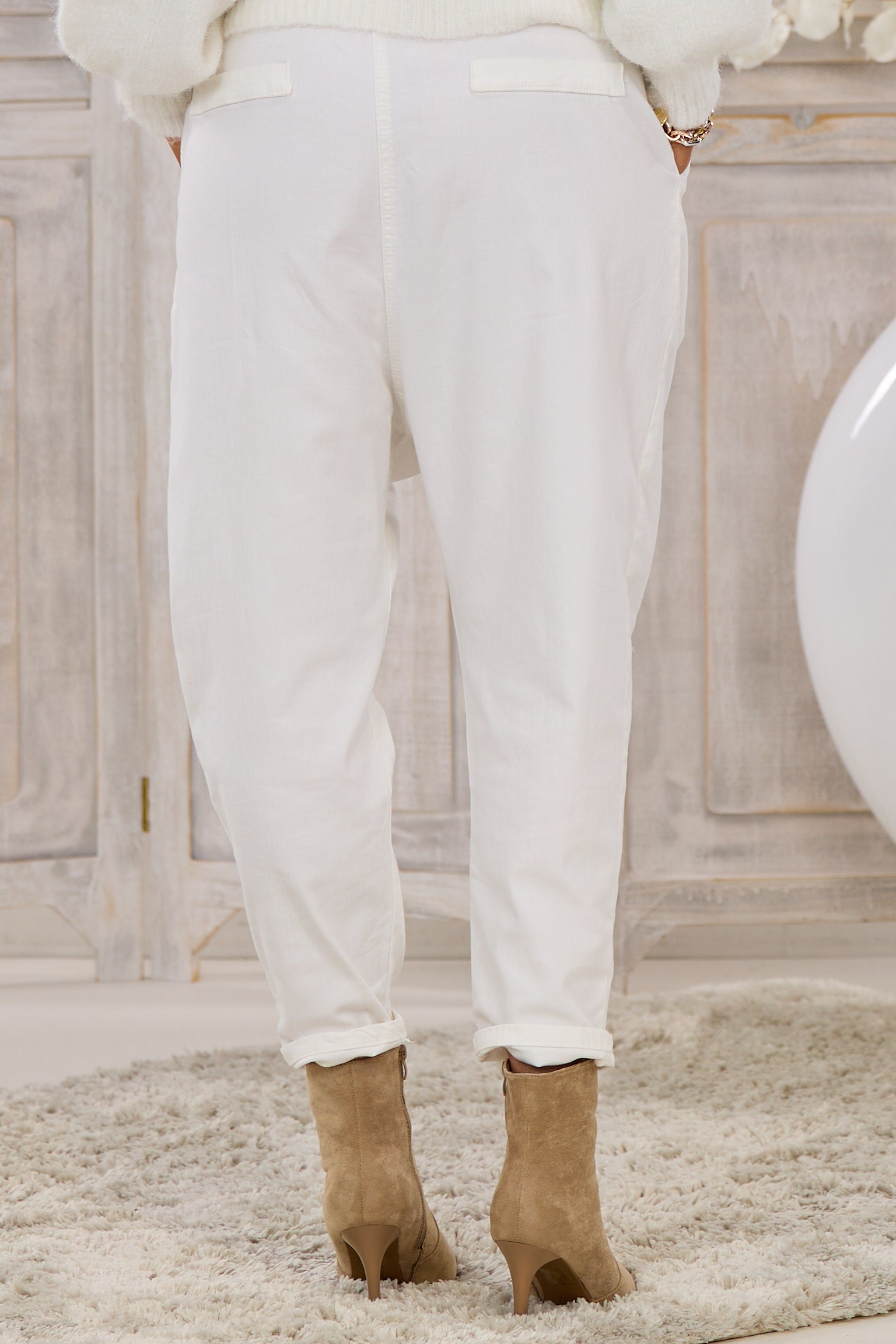 Baggy Jeans mit Bundfalten, weiß