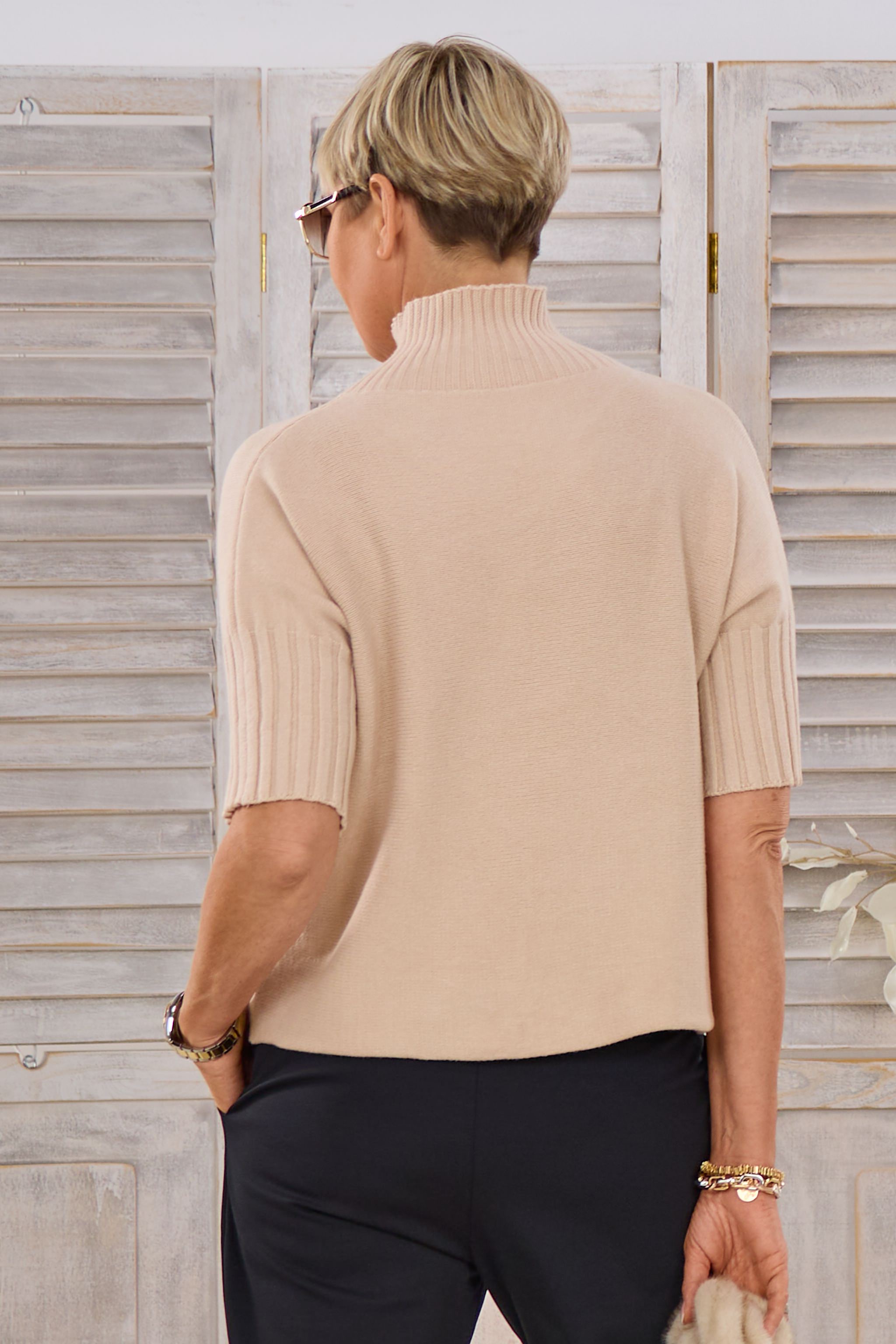 Weicher kurzarm Pulli mit Turtleneck, beige