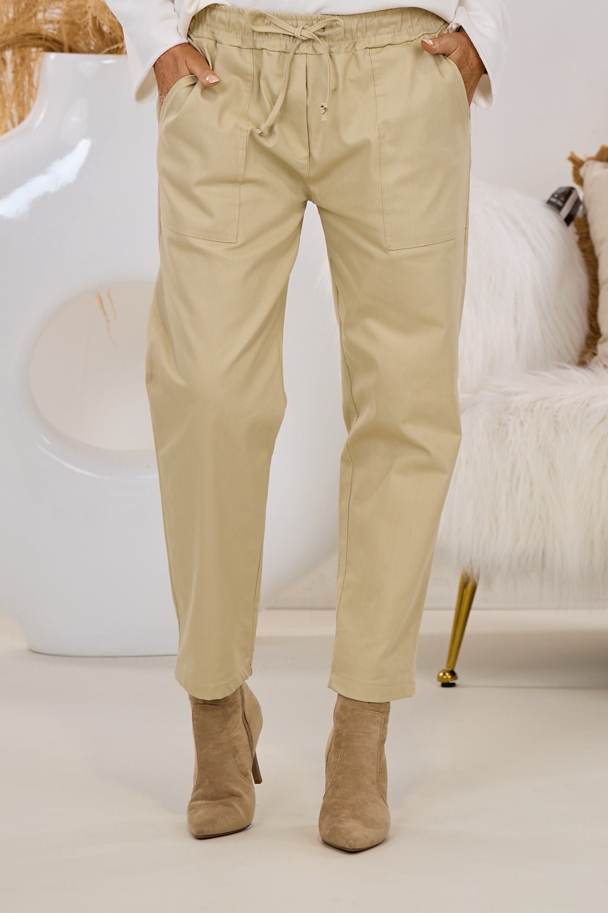 Baumwollhose mit aufgesetzten Taschen, beige