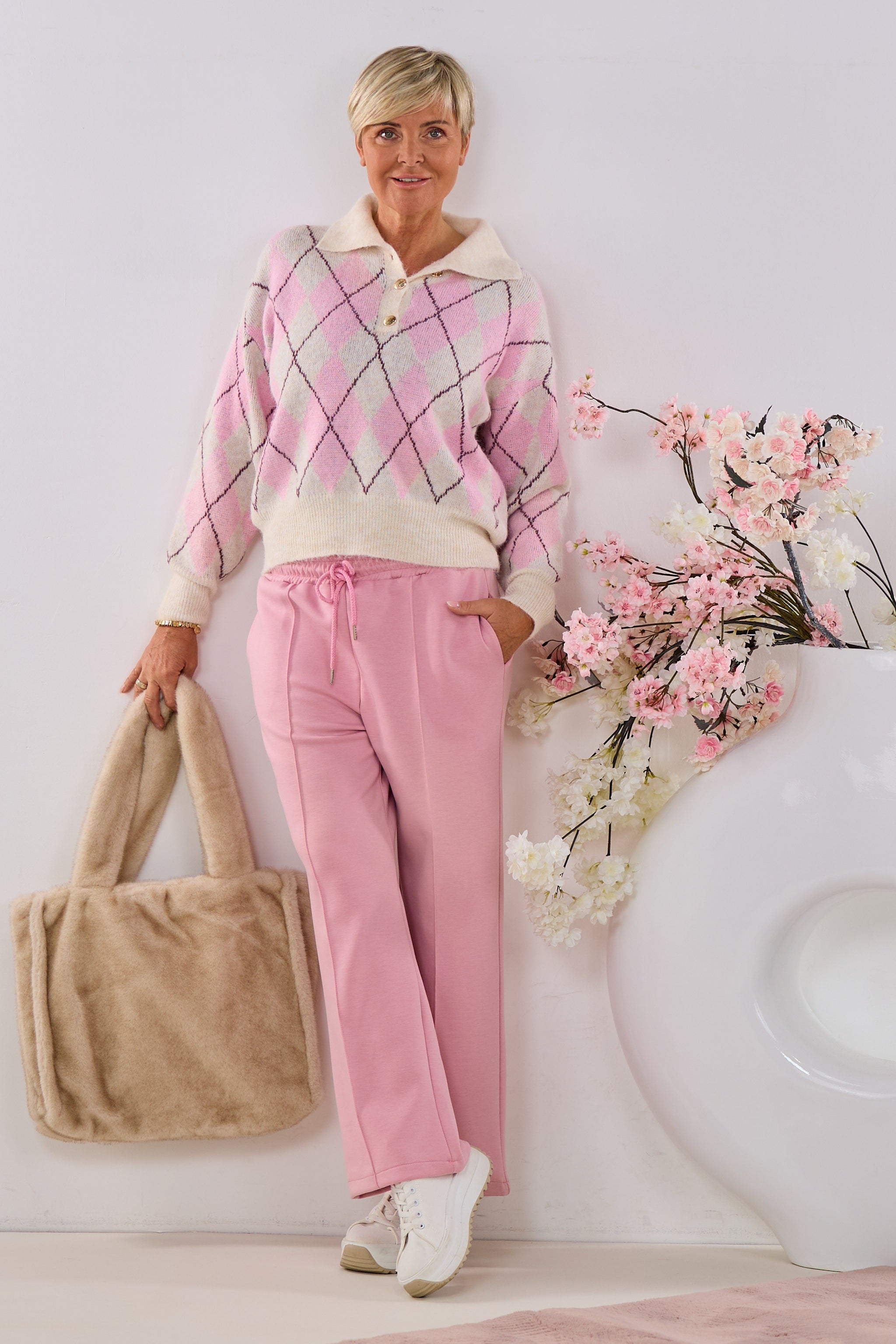 Strickpulli mit Rautenmuster und Polokragen, rosa-beige