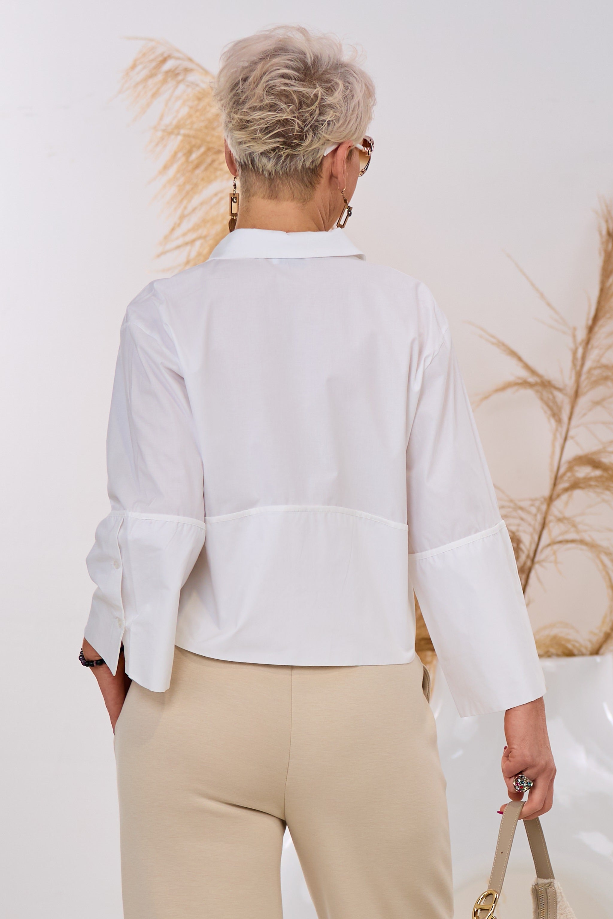 Cropped Bluse mit breitem Umschlag, weiß