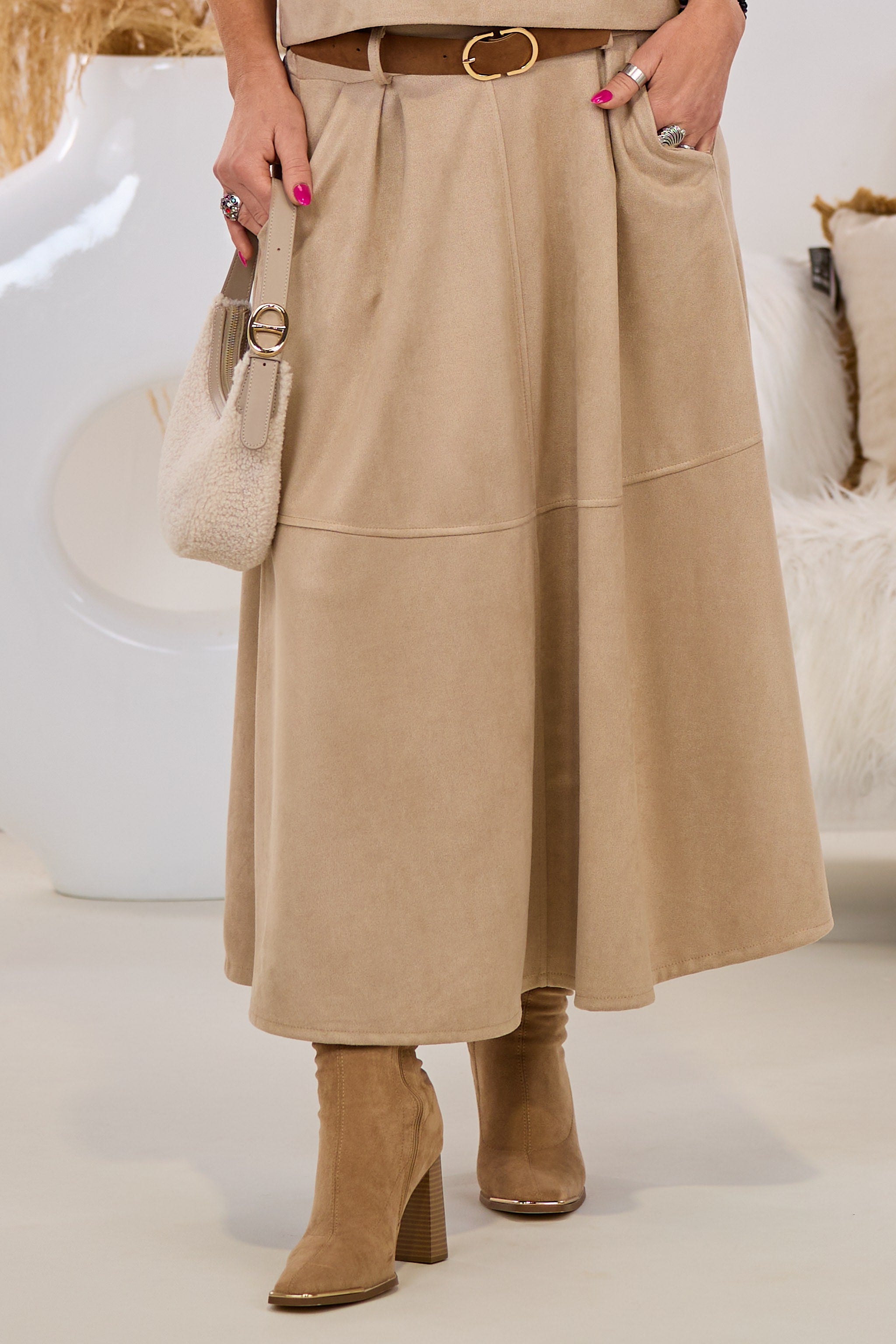 Glockiger Rock in Velour-Optik, hellbraun