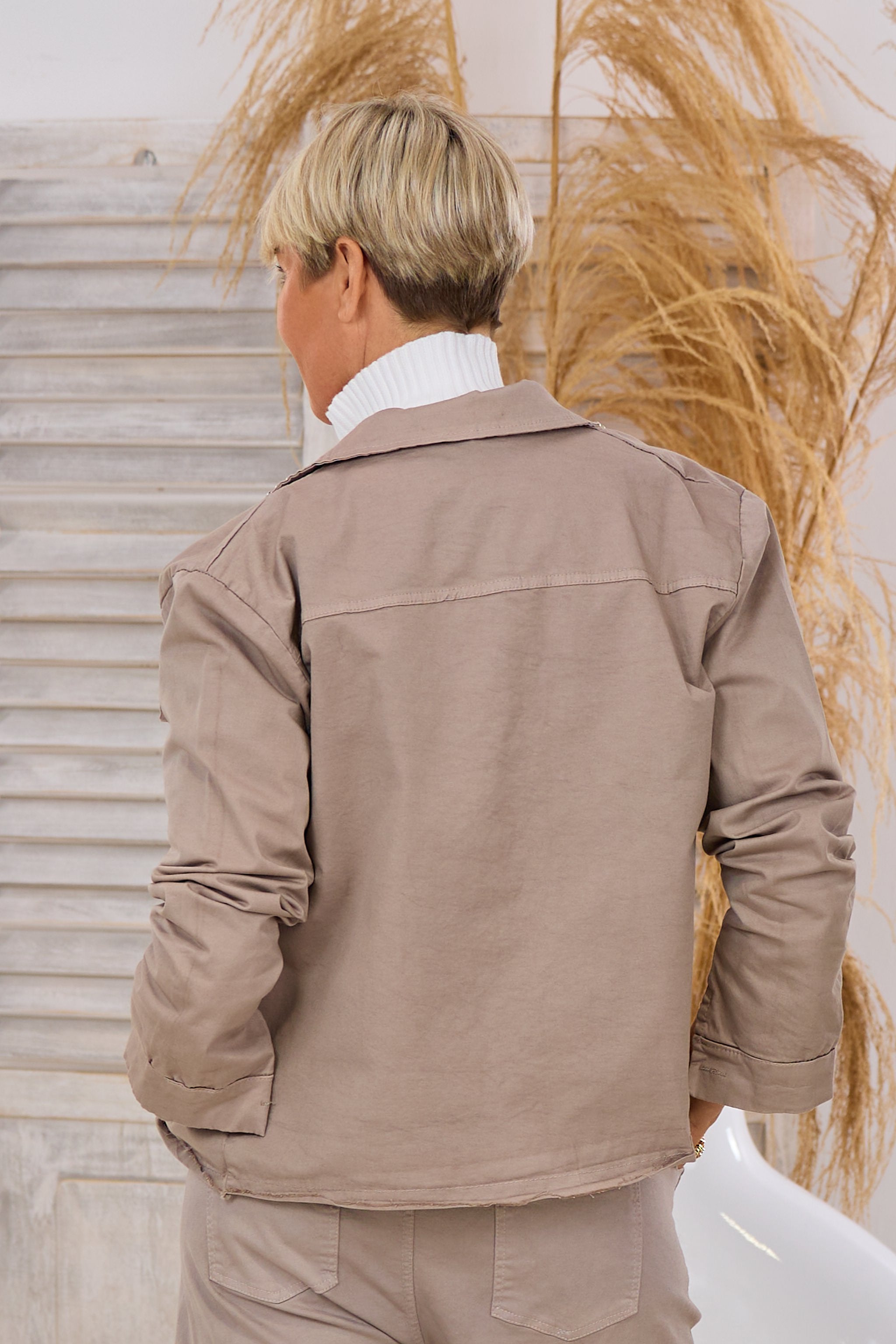 Hemdbluse mit Nieten, taupe-silber