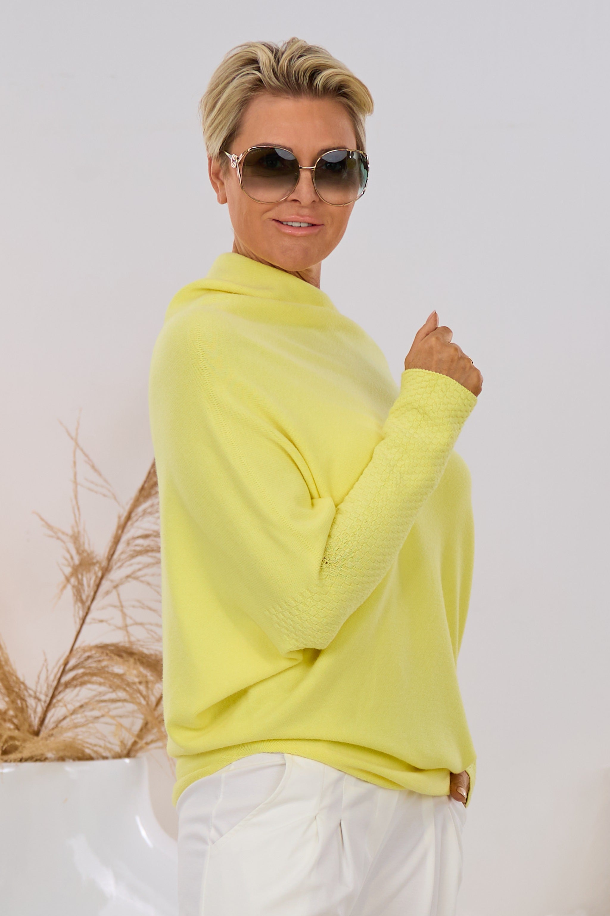 asymmetrischer Pulli mit Fledermausärmeln, gelb