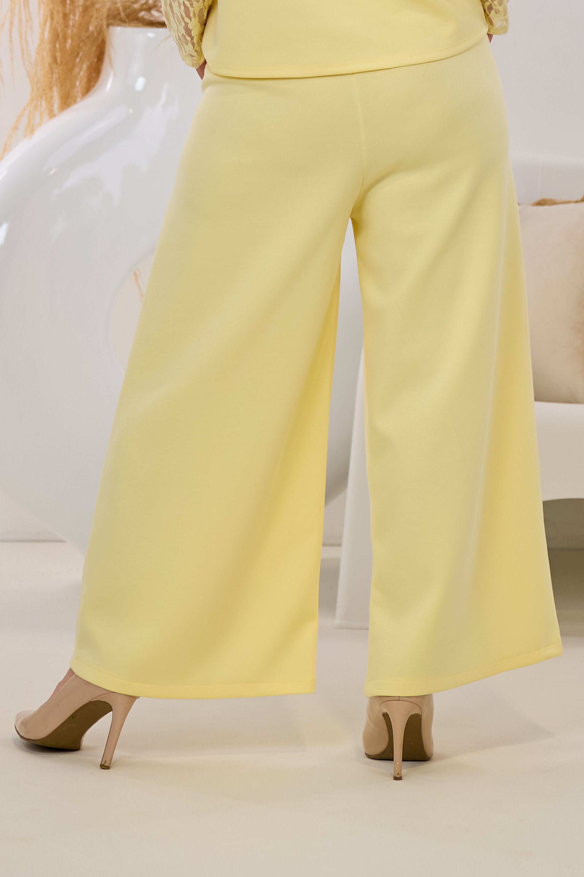 Cozy Hose mit weiten Kellerfalten, gelb