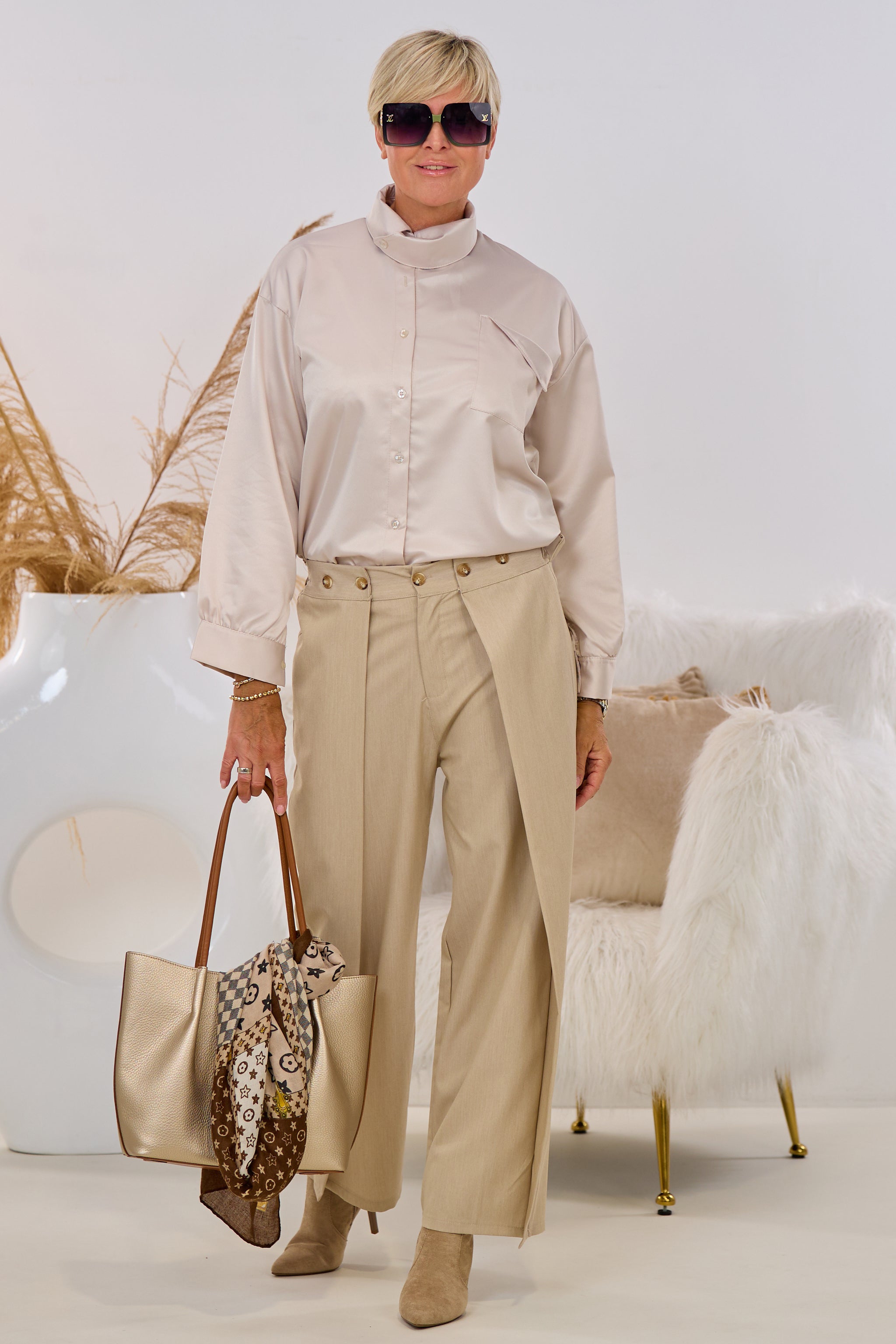 Bluse mit asymmetrischem Kragen, champagner