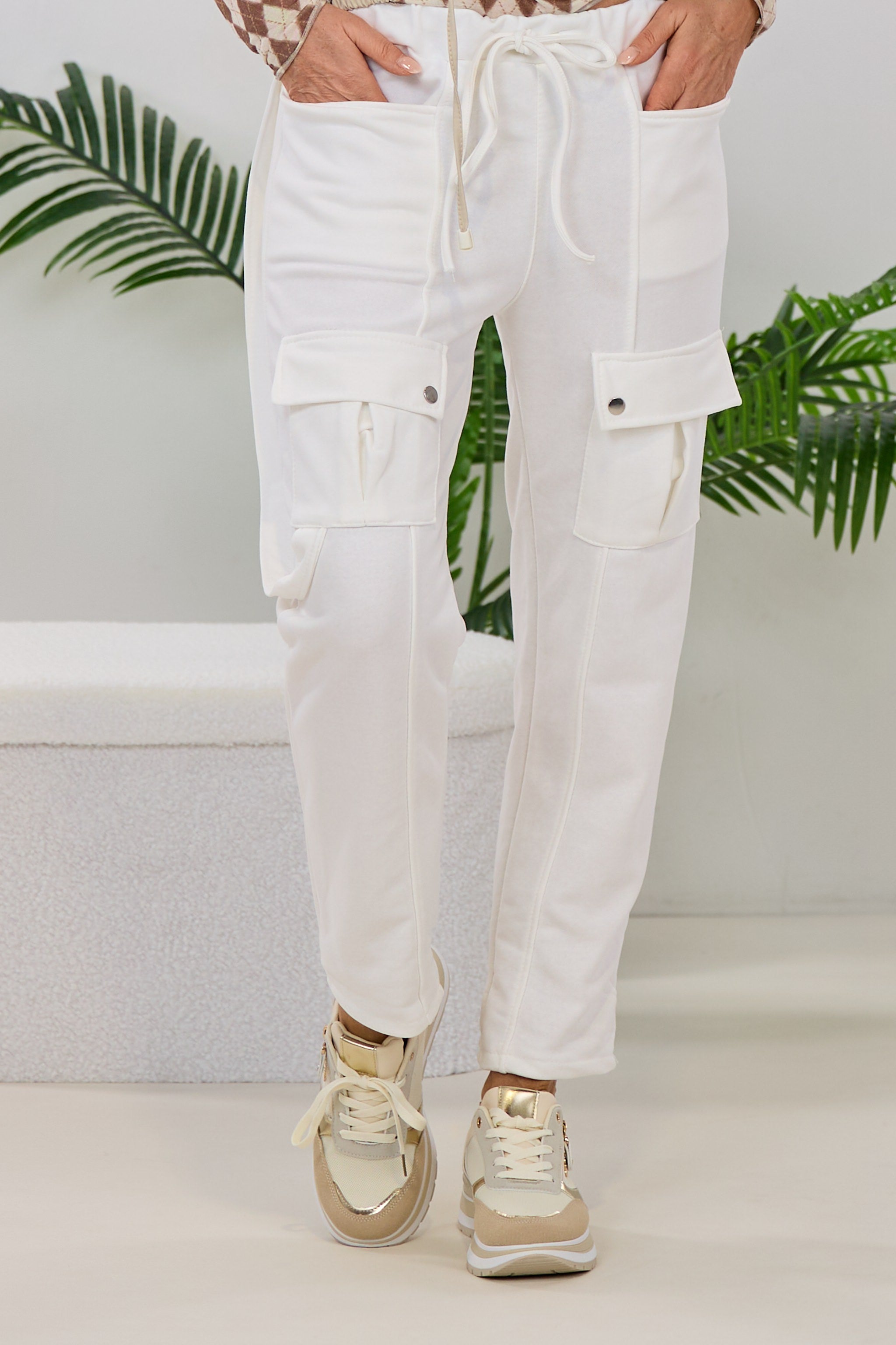 Hose mit Cargo-Taschen, ecru