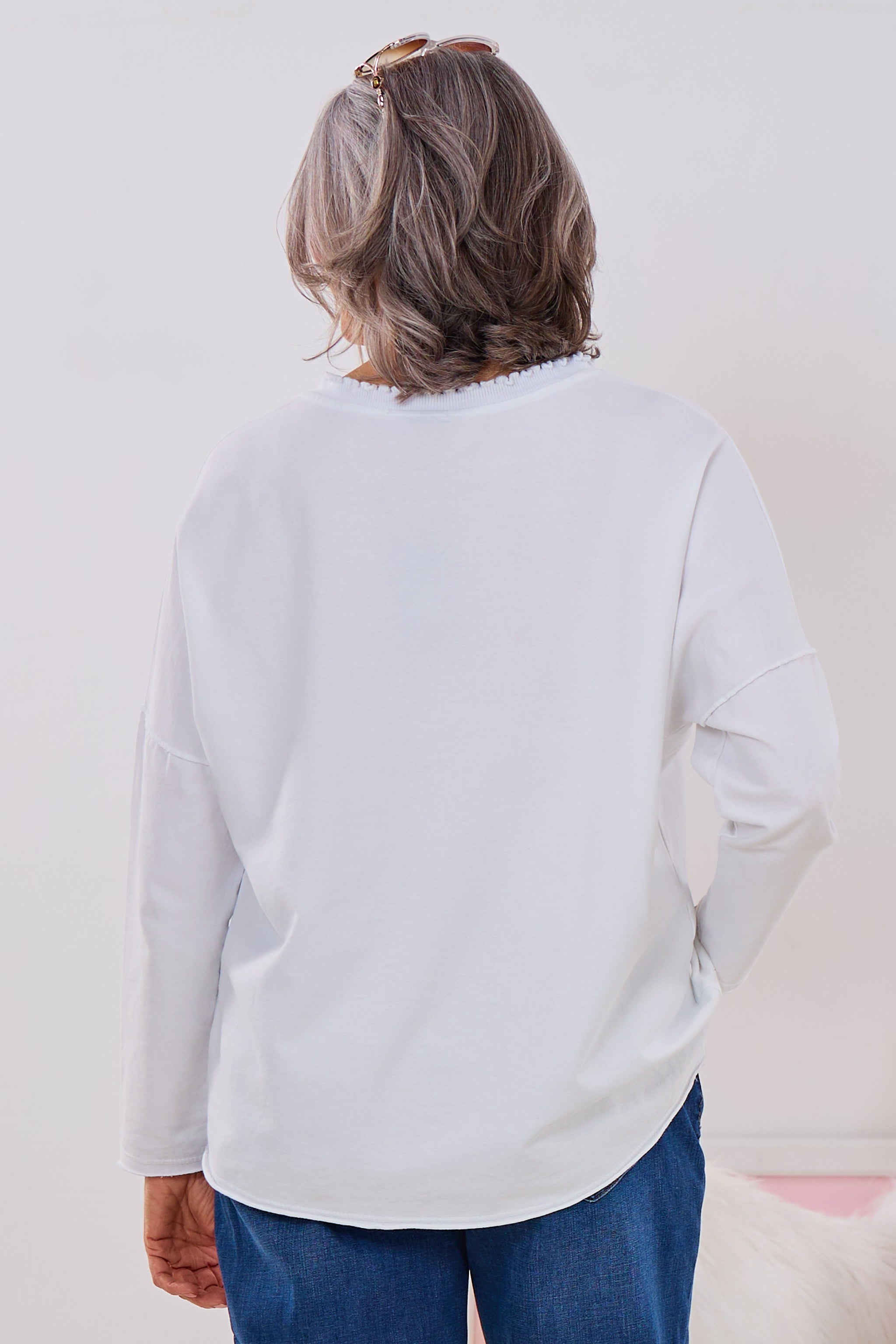 Longsleeve mit süßem V-Ausschnitt, weiß