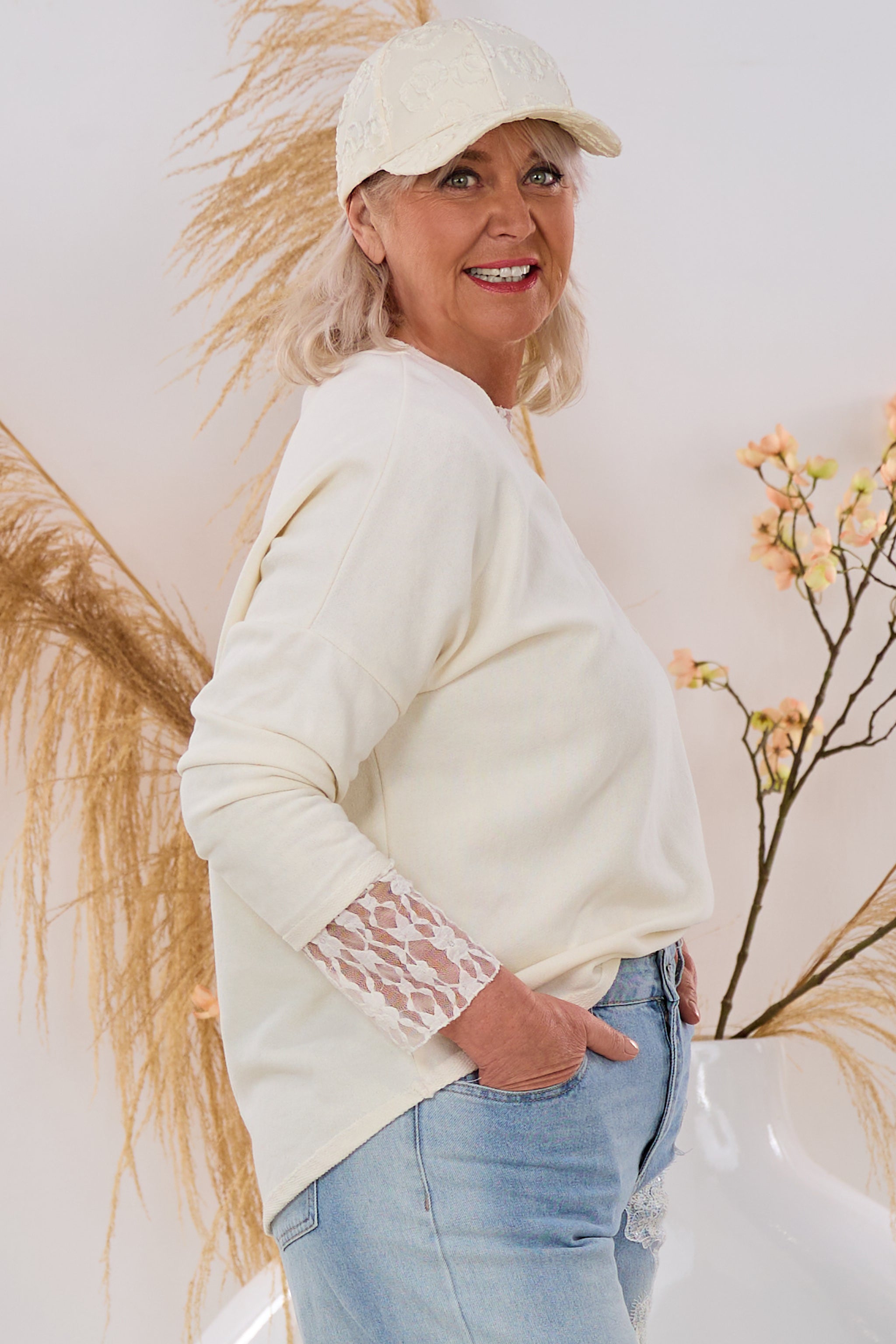 Leichtes Sweaty mit kleiner Tasche, creme