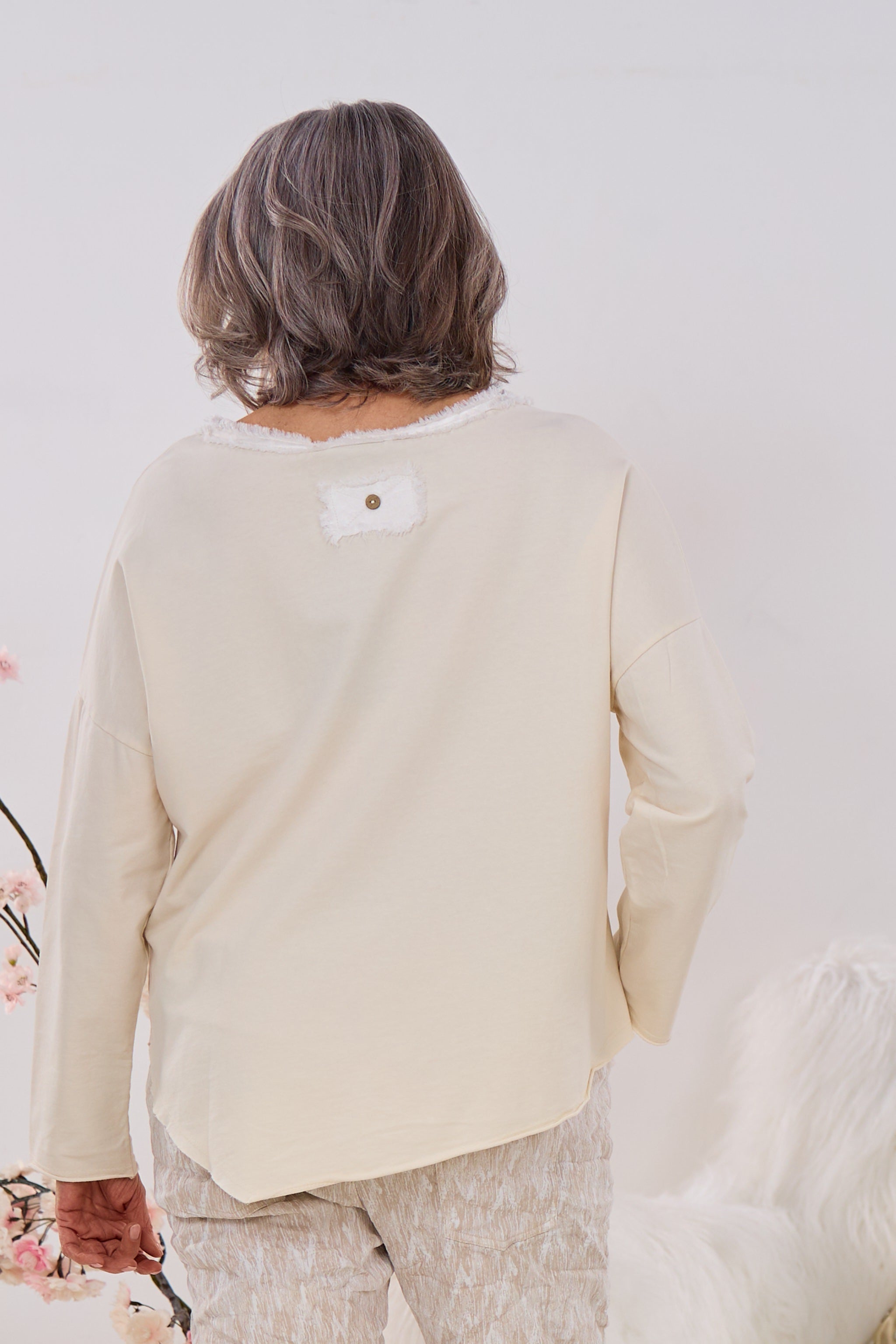 Shirt mit glänzendem, schrägen Abschluss, creme