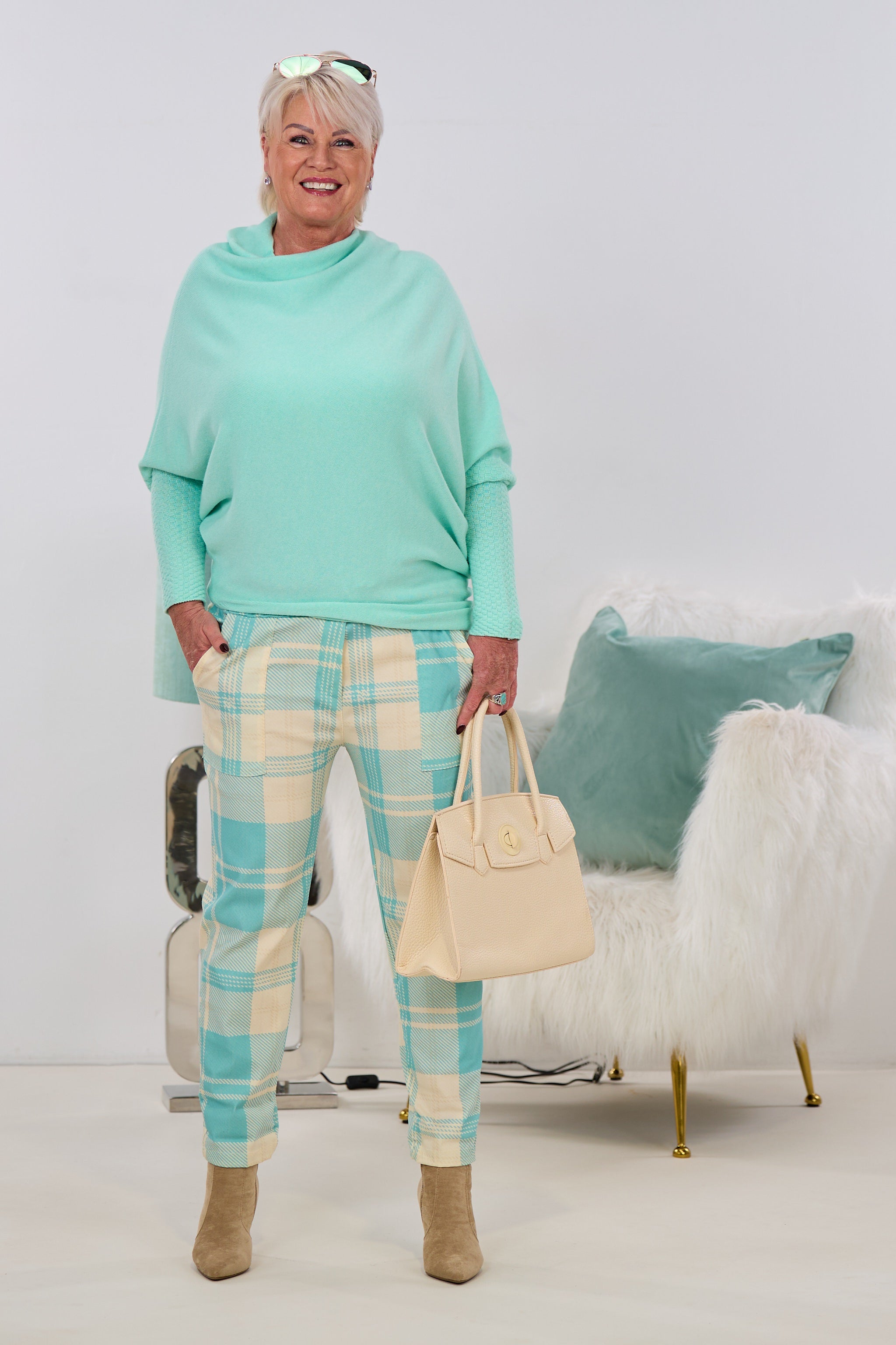 karierte Hose mit aufgesetzten Taschen, mint-beige