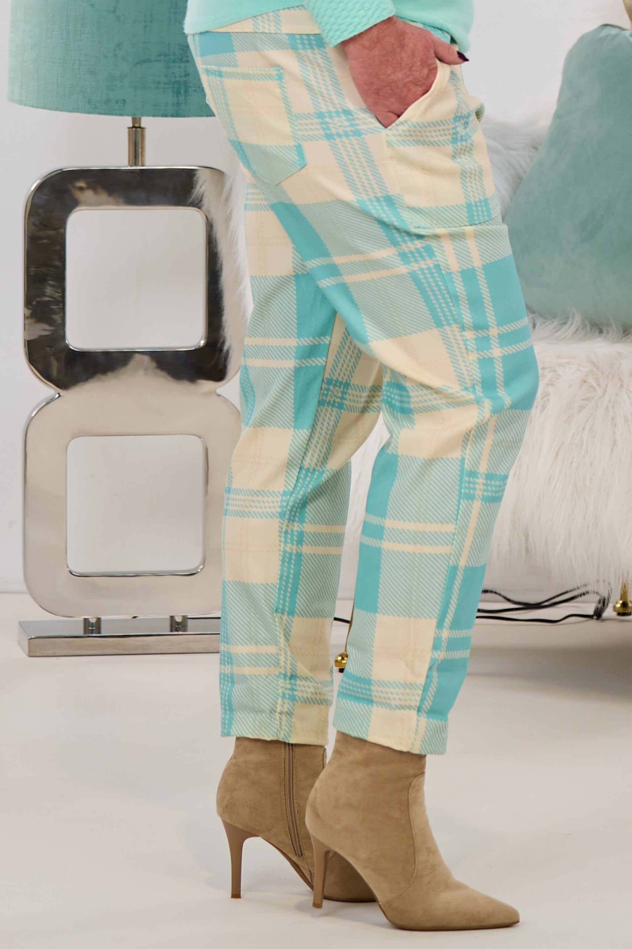 karierte Hose mit aufgesetzten Taschen, mint-beige