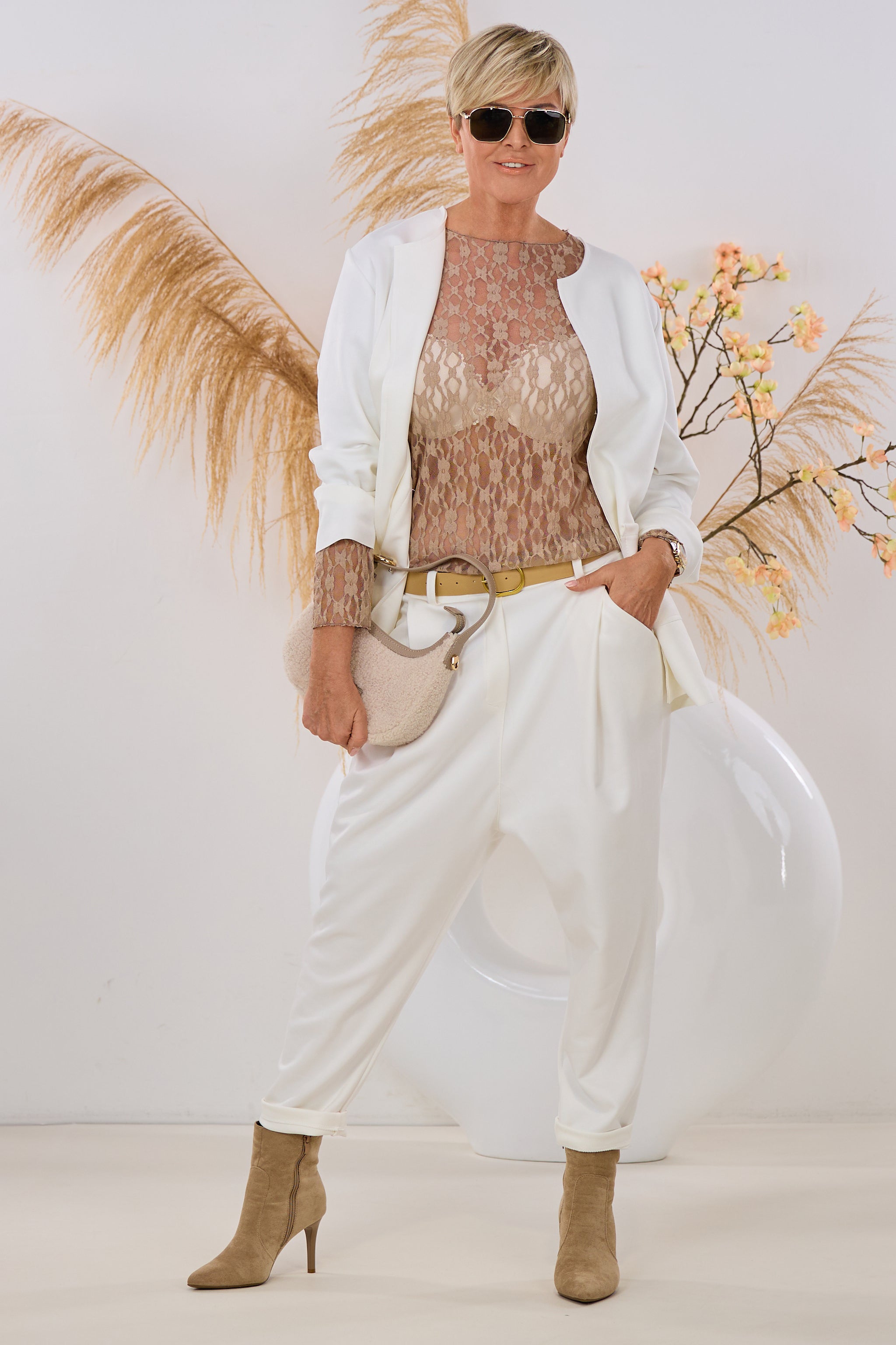 Elegante Baggy mit Gürtel, ecru