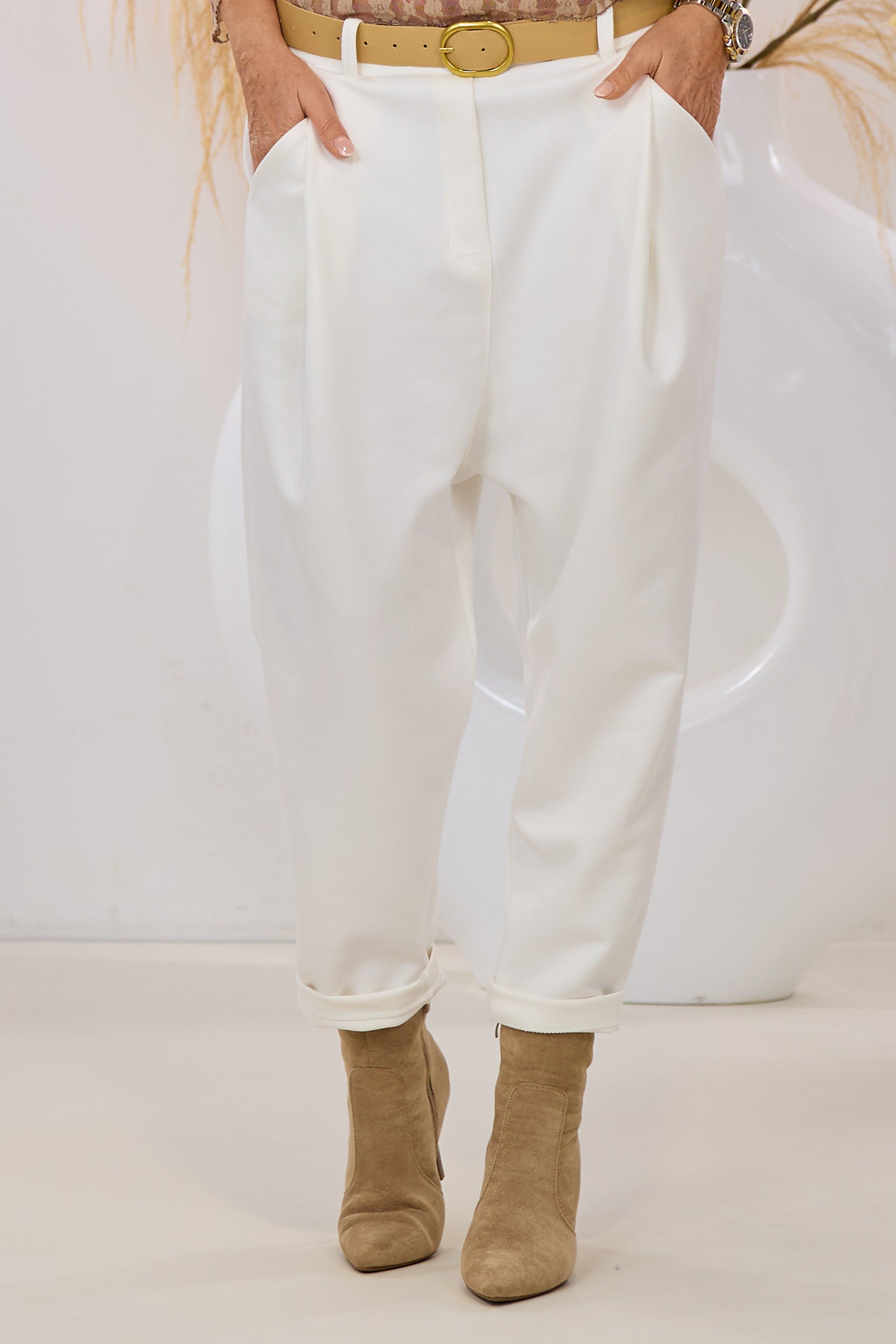 Elegante Baggy mit Gürtel, ecru