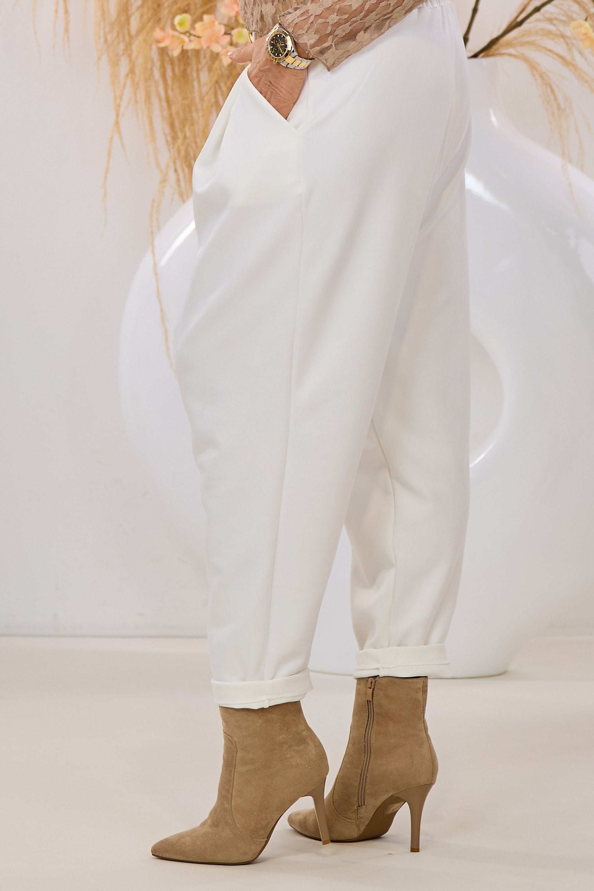 Elegante Baggy mit Gürtel, ecru