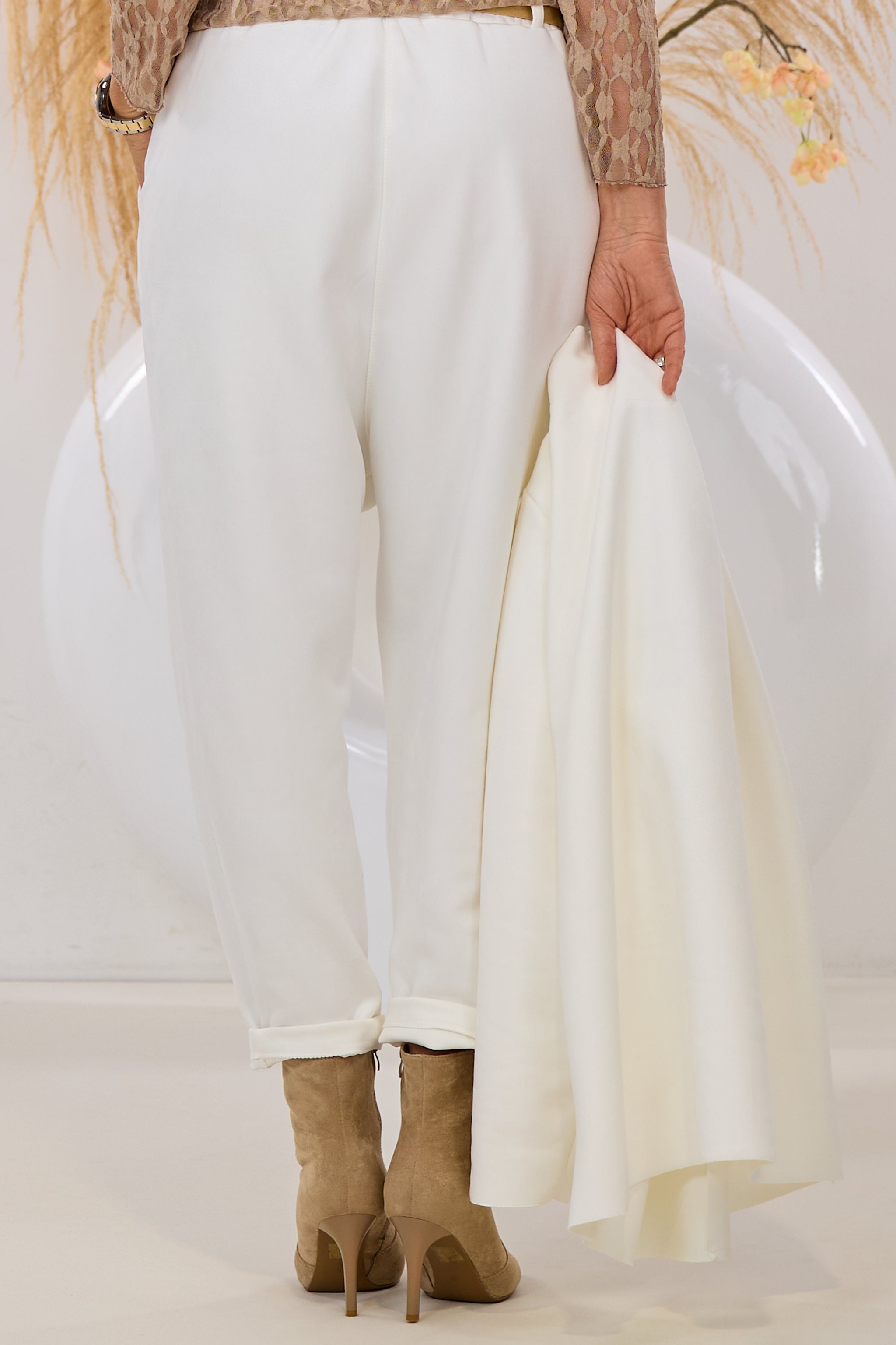 Elegante Baggy mit Gürtel, ecru