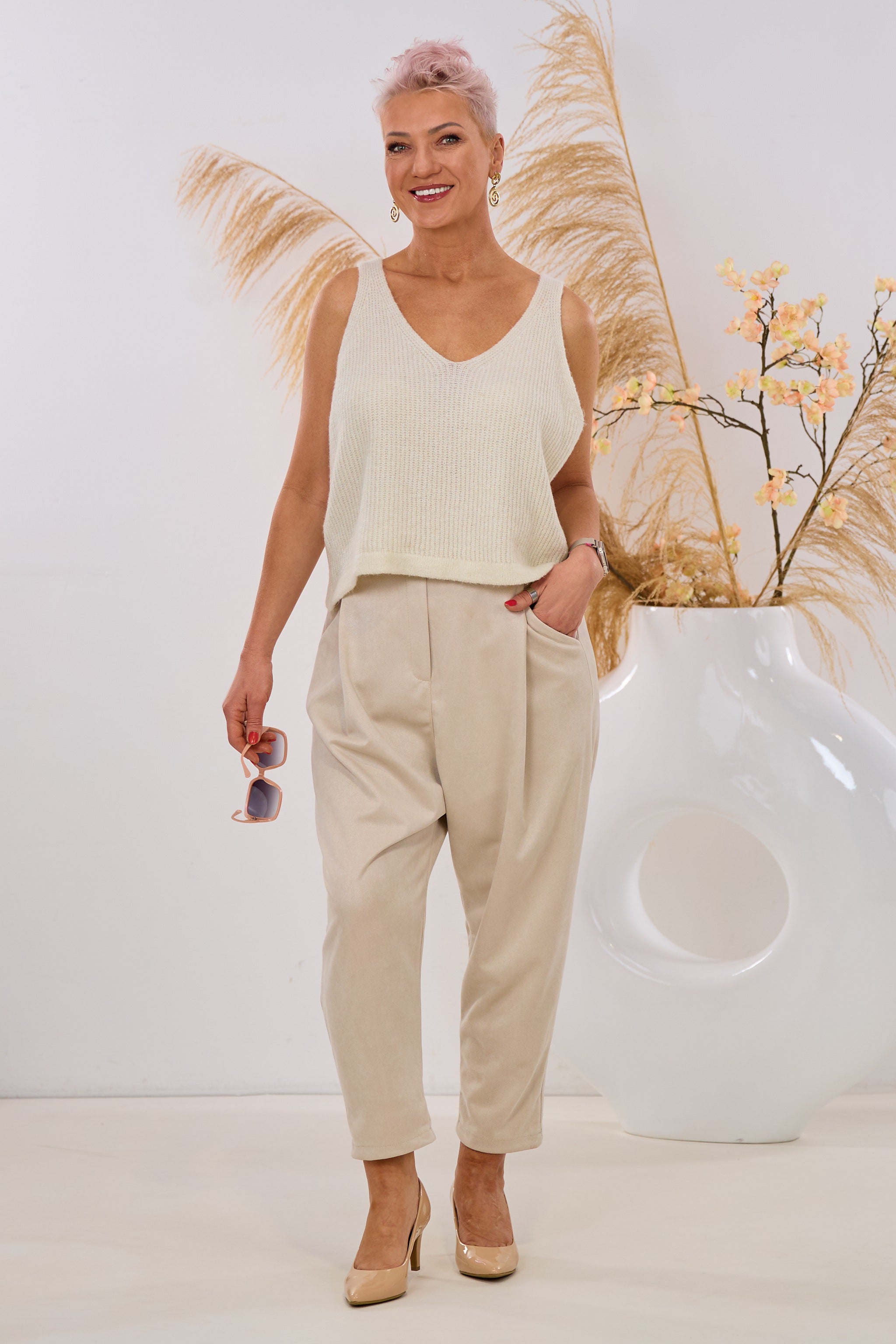 Elegante Baggy mit Gürtel, beige