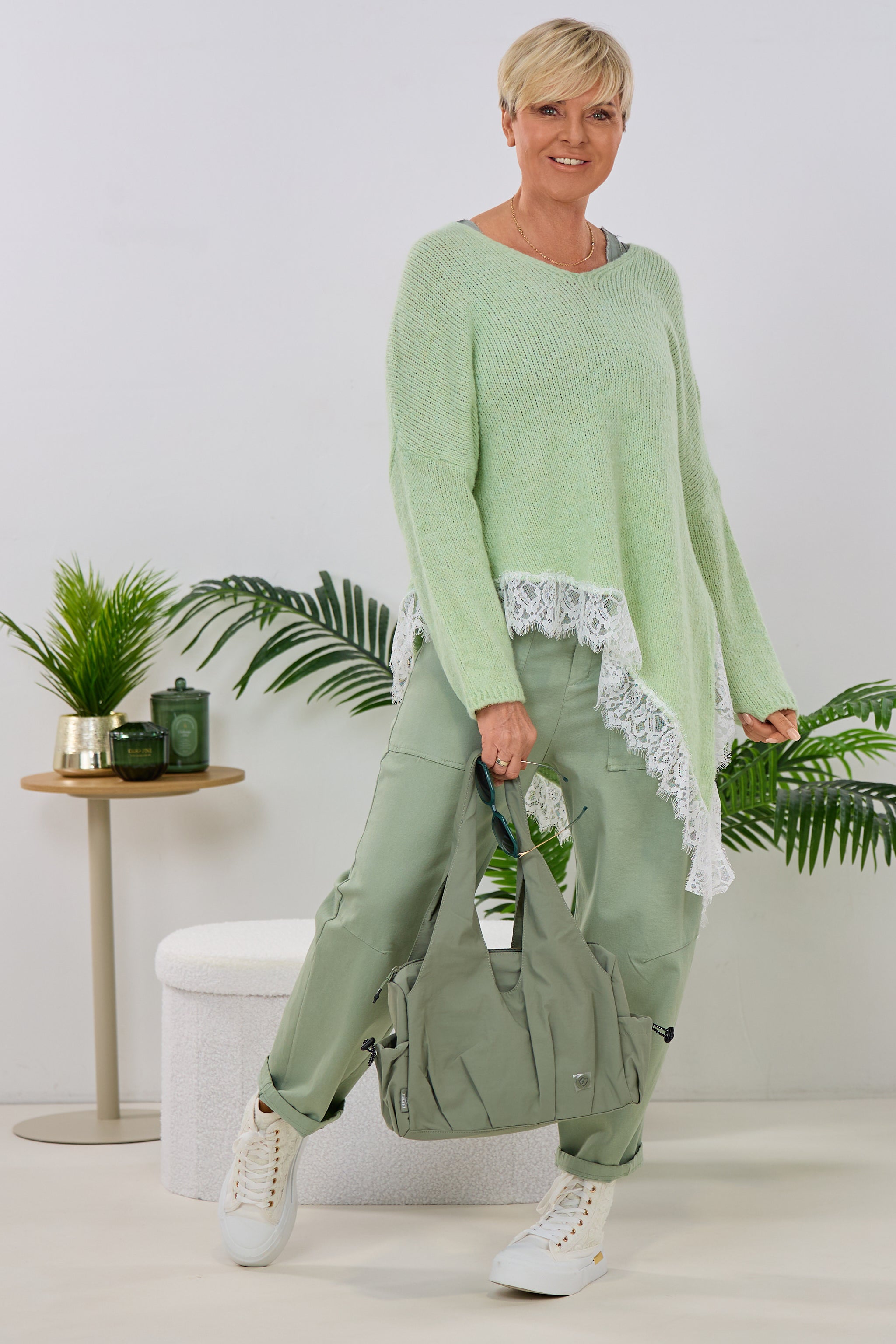 Asymmetrischer Strickpulli mit Spitze, lindgrün