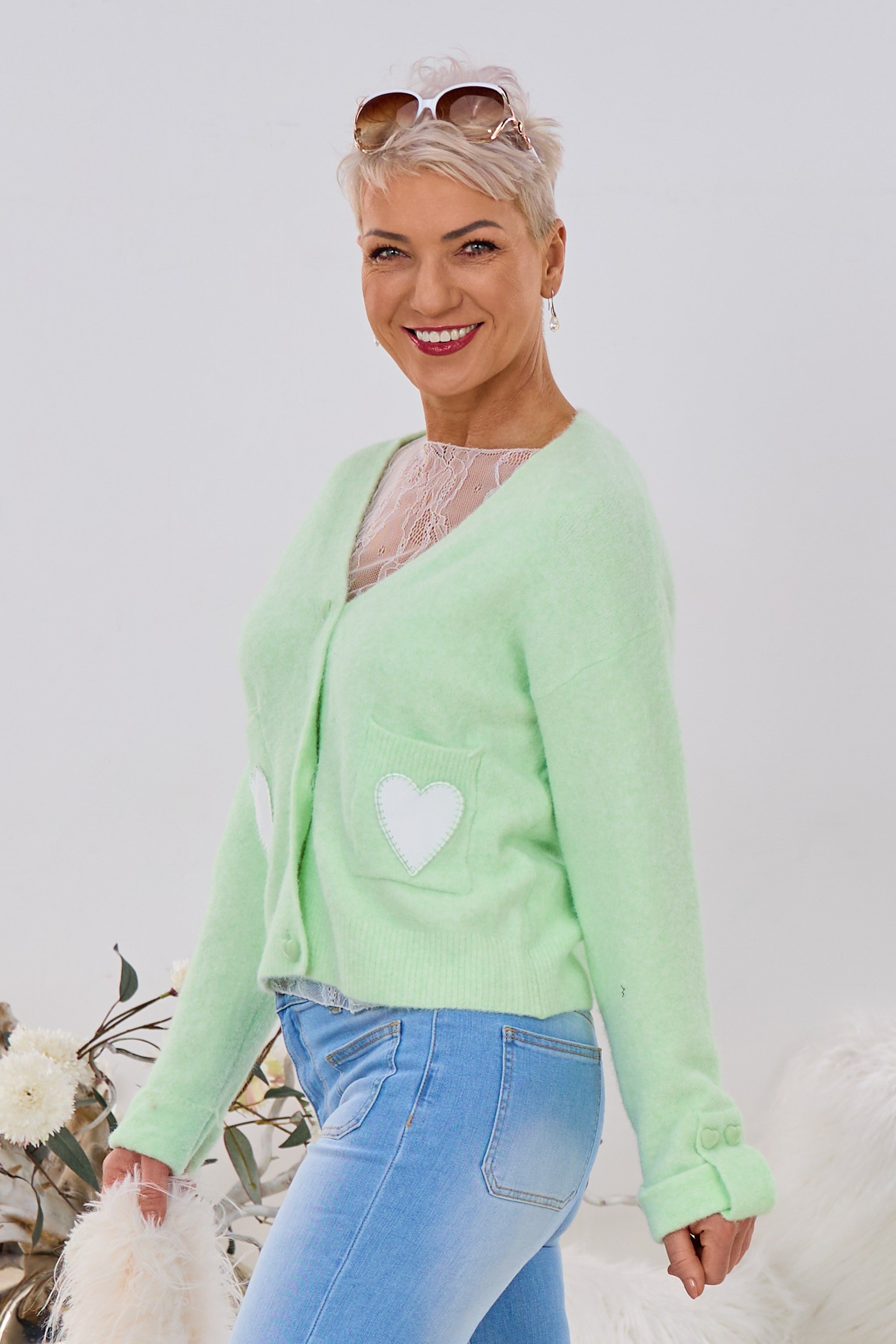 weiche Strickjacke mit Herzchen-Taschen, lindgrün