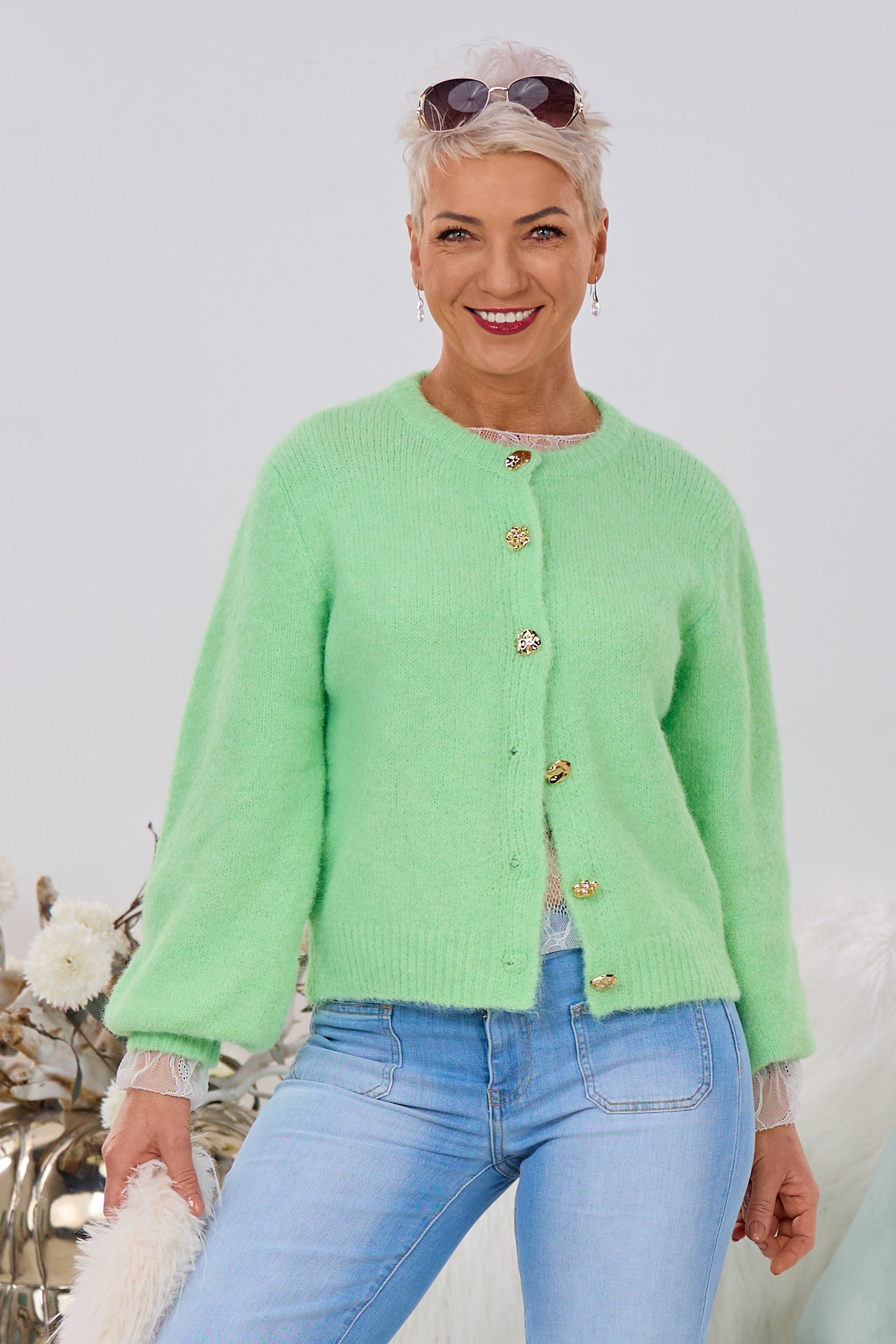 Cardigan mit goldfarbenen Knöpfen, lindgrün