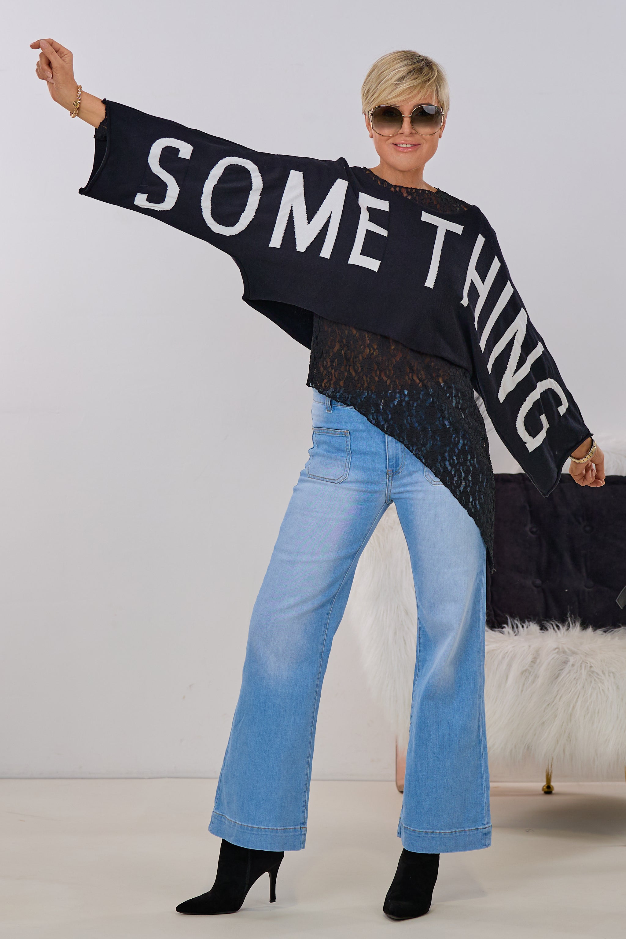 Weiter Cropped Pulli SOMETHING, schwarz