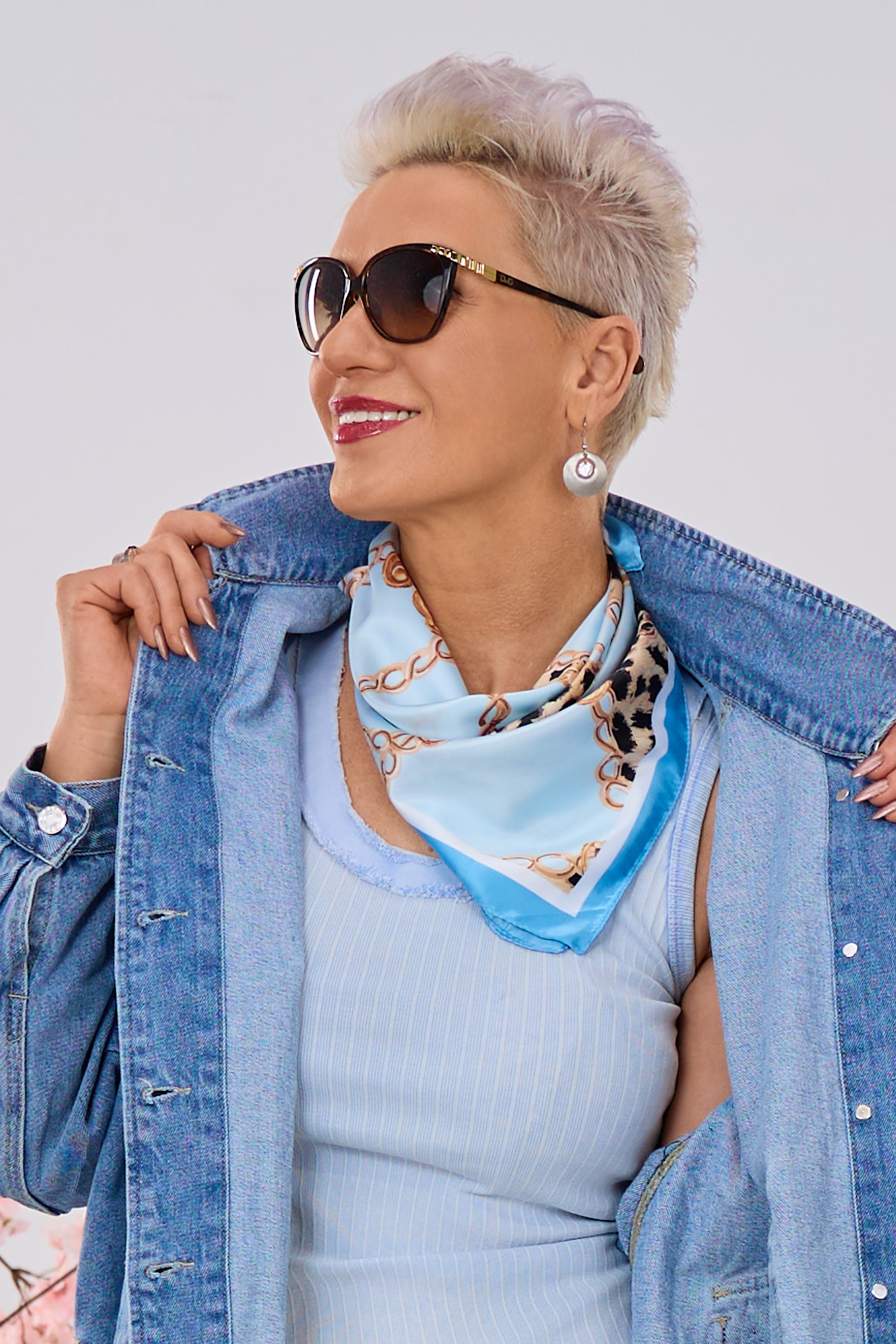 Satin Tuch mit Kettenmuster, hellblau-leo