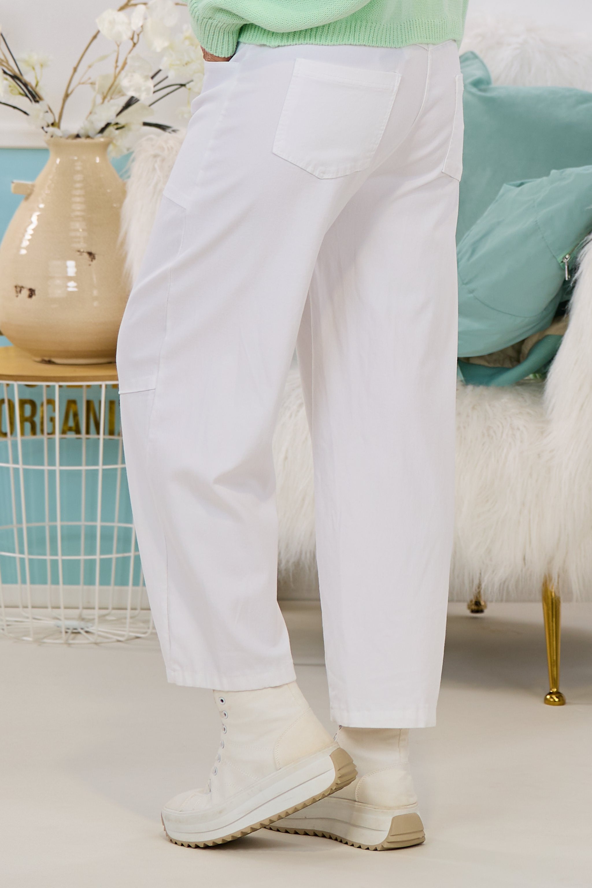 Uni Hose mit aufgesetzten Taschen, weiß