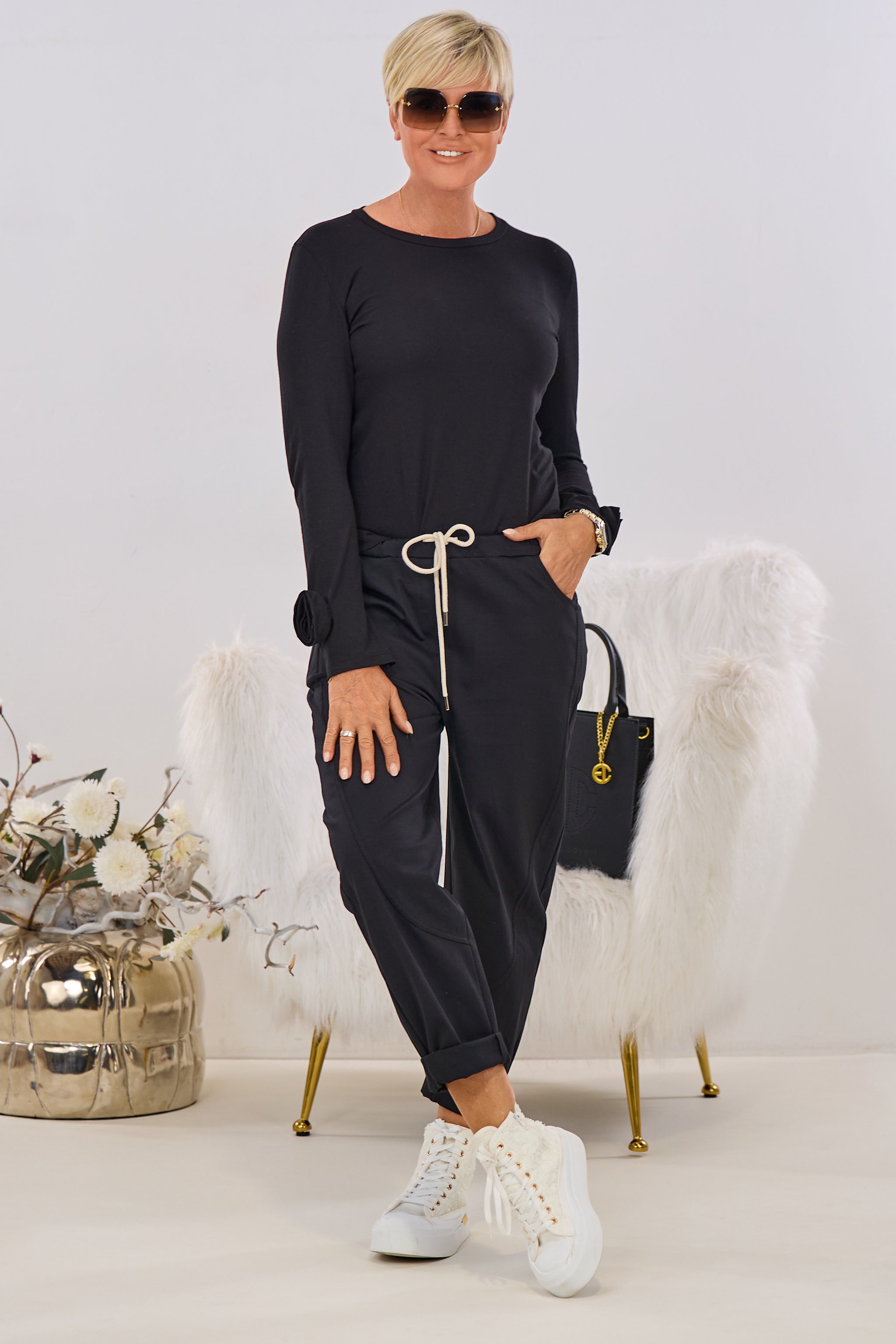 Hose mit elastischem Bund und Ziernähten, schwarz