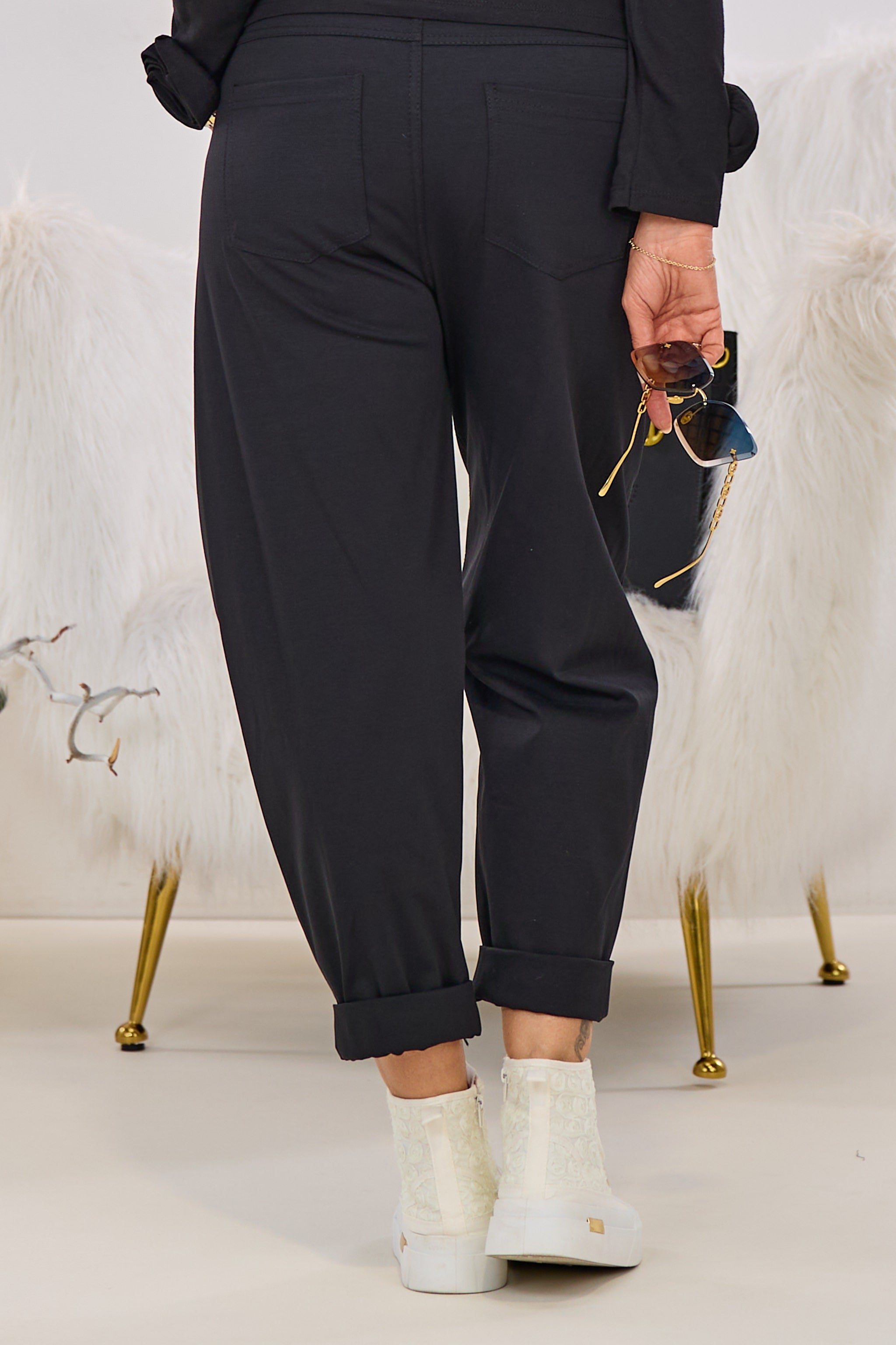 Hose mit elastischem Bund und Ziernähten, schwarz