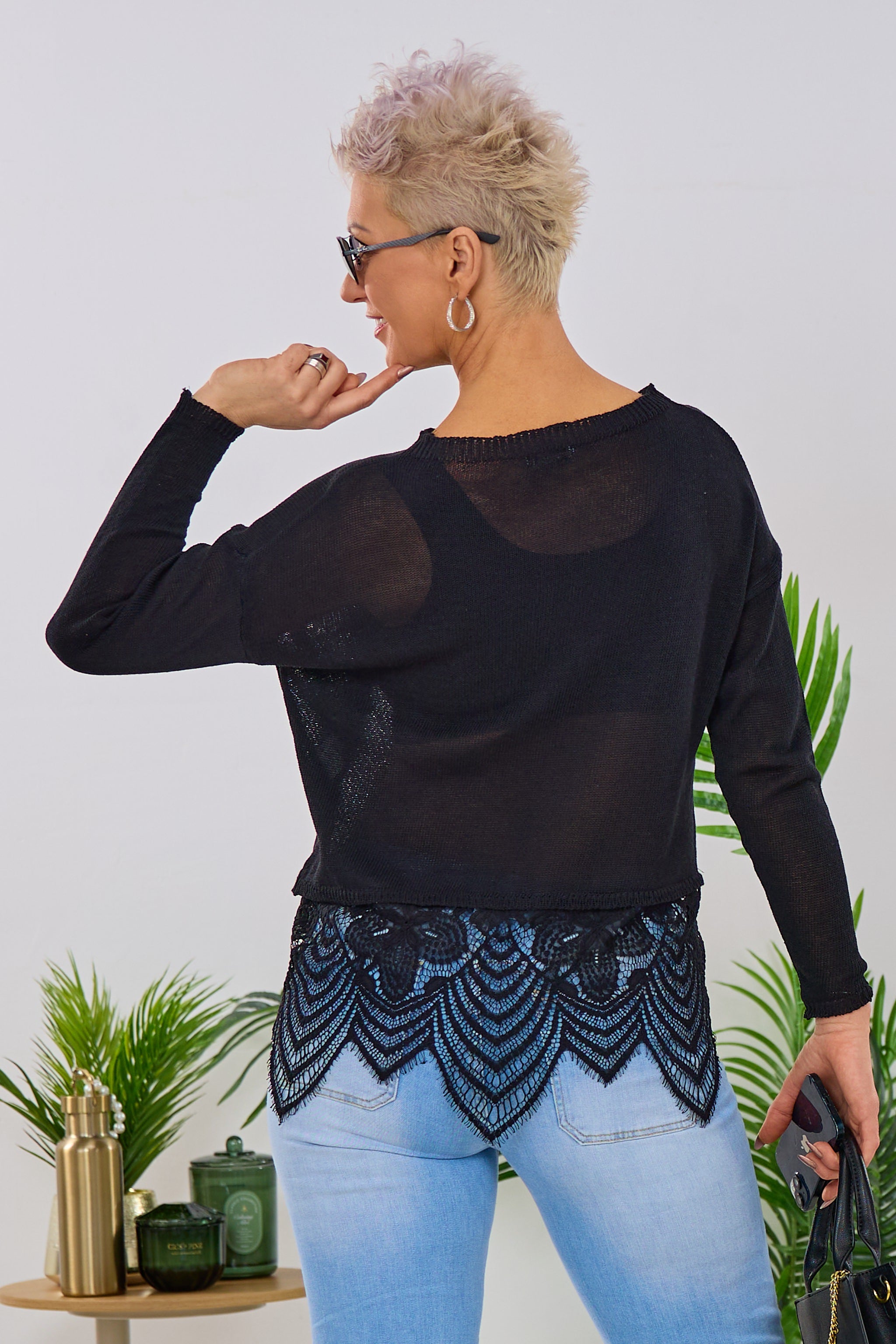 Strickpulli mit breiter Spitze, schwarz